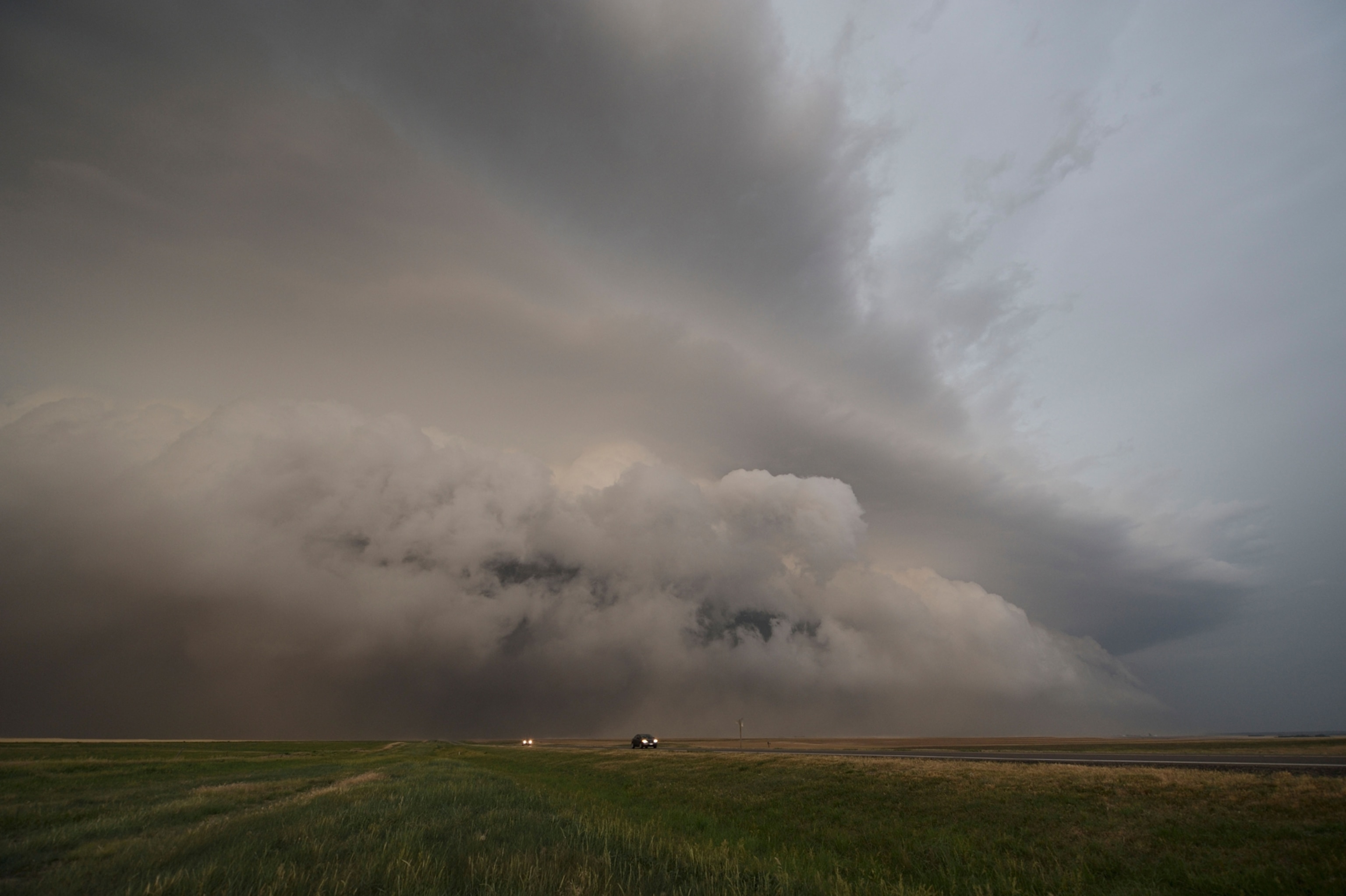 cars fleeing a derecho storm