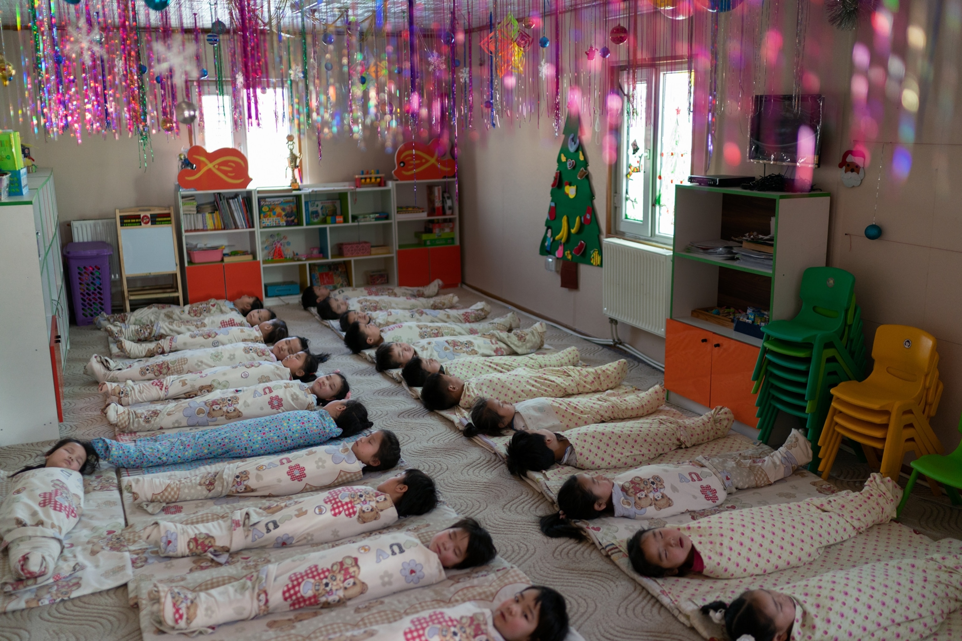 Babies in school lined up napping