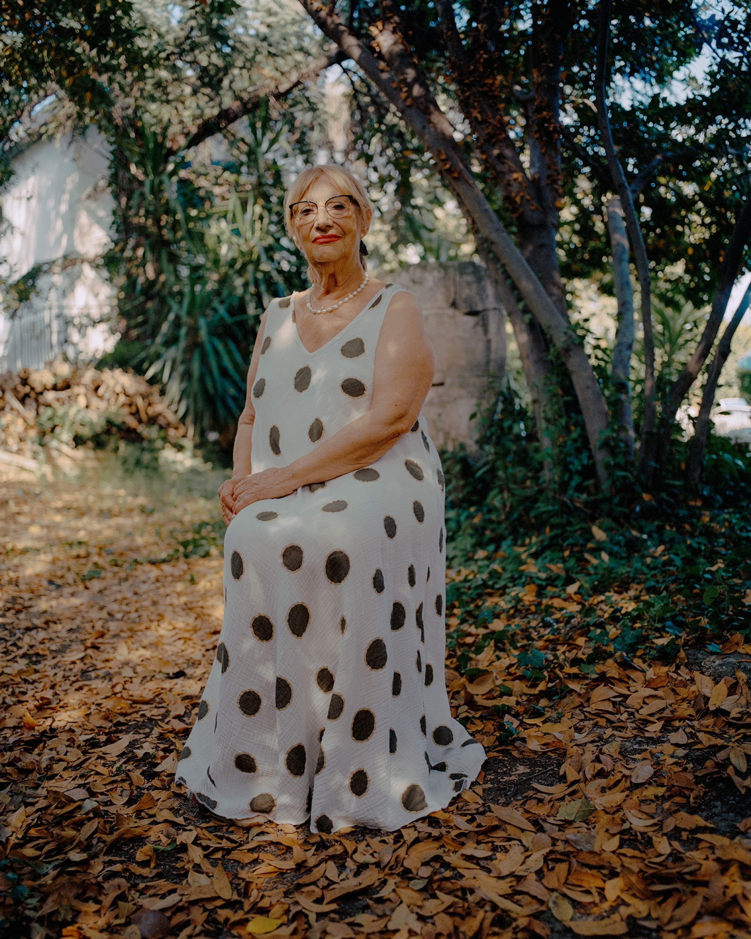 A portraits of Sylvette Amy in her yard.