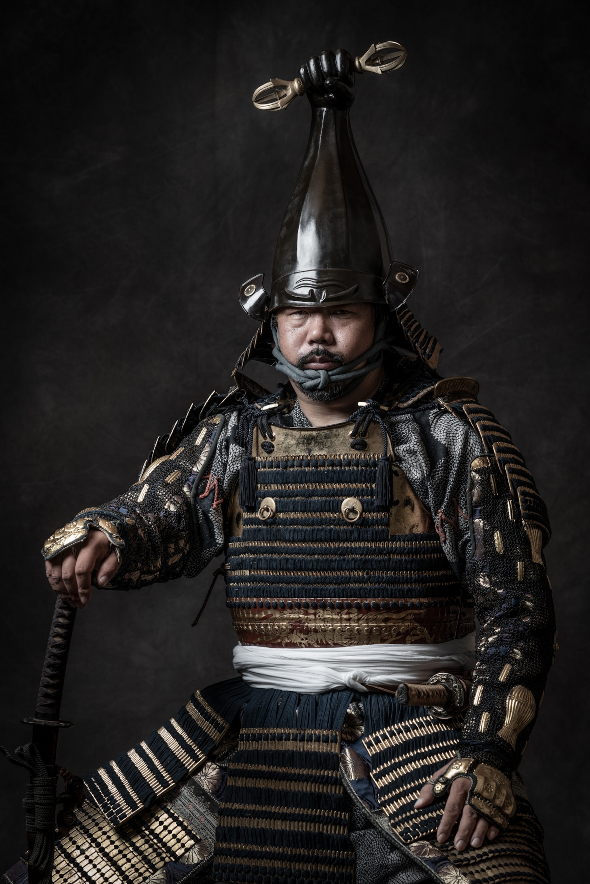 Picture of a samurai in Calvary leader costume with tall pointed helmet.