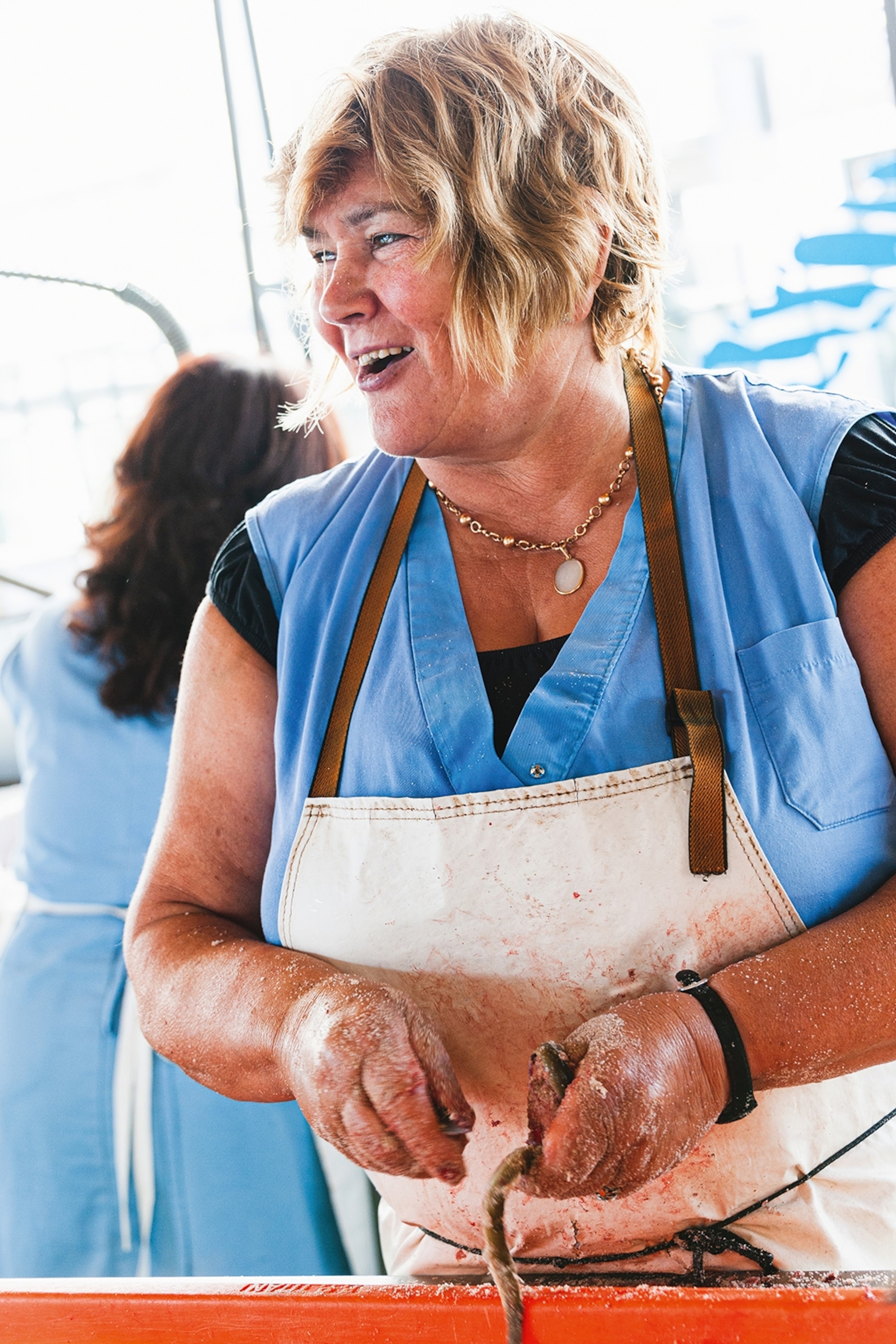 A woman preparing eels