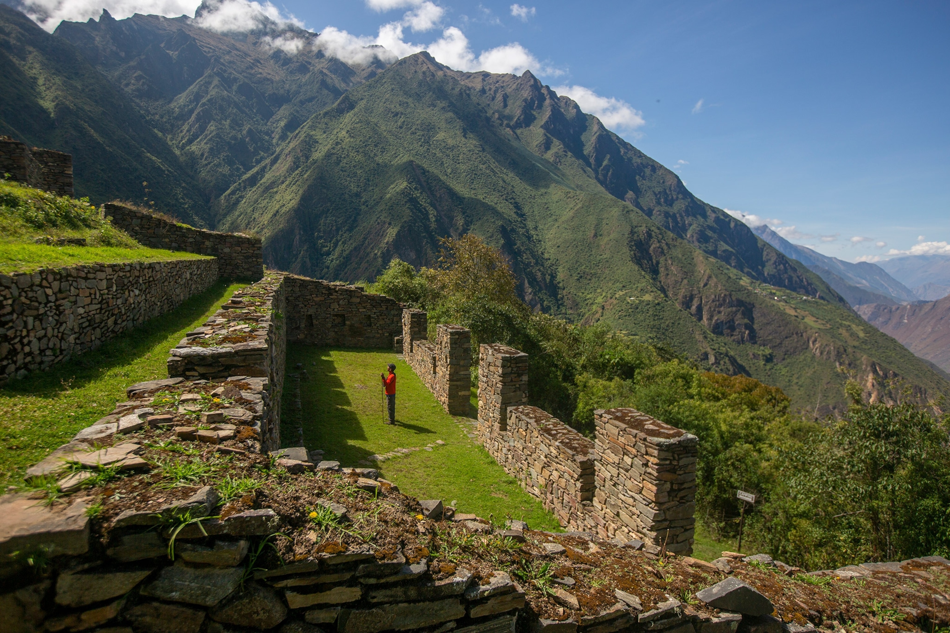 Panoramic view of the area called Pikiwasi in the Choquequirao archaeological center