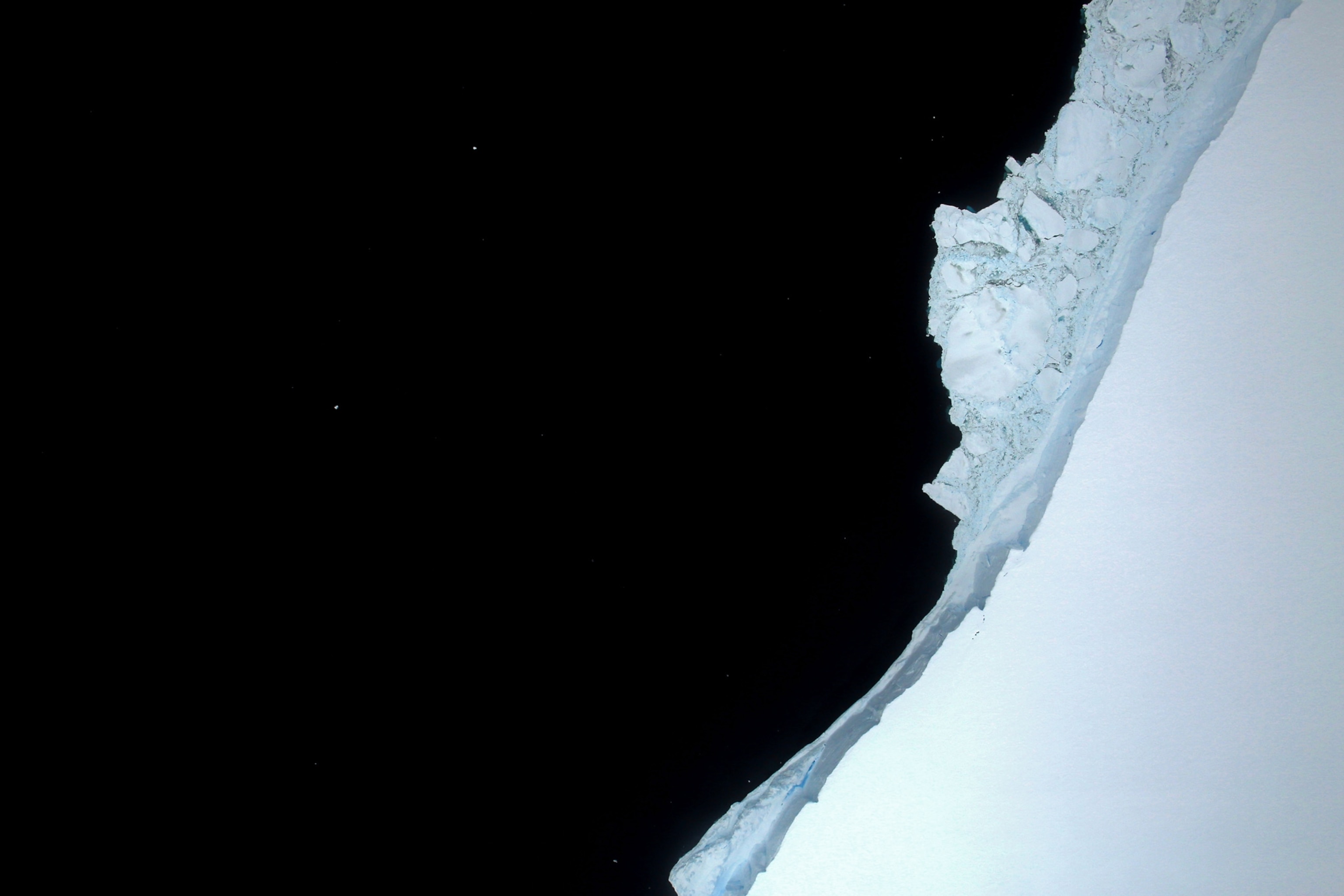 iceberg hitting south georgia island