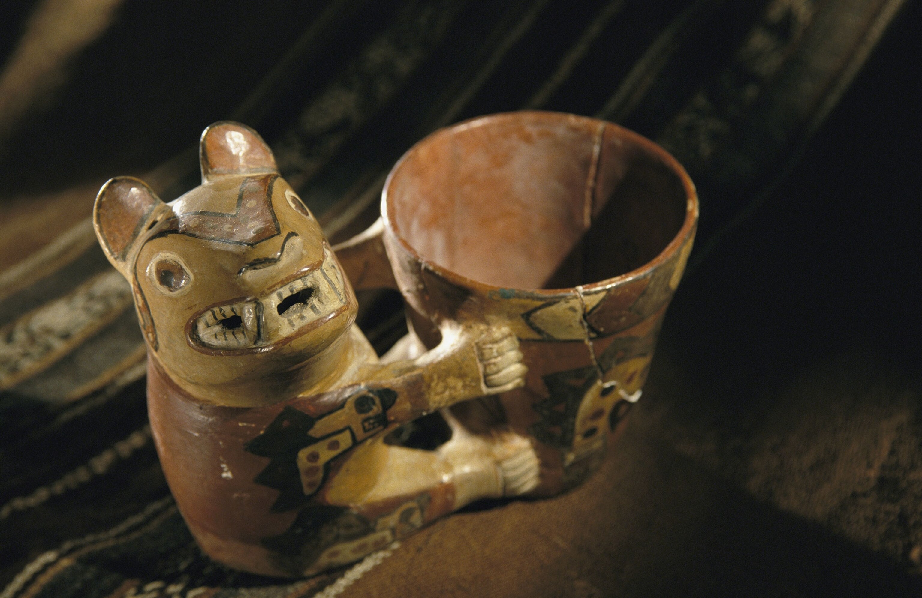 a Wari cup