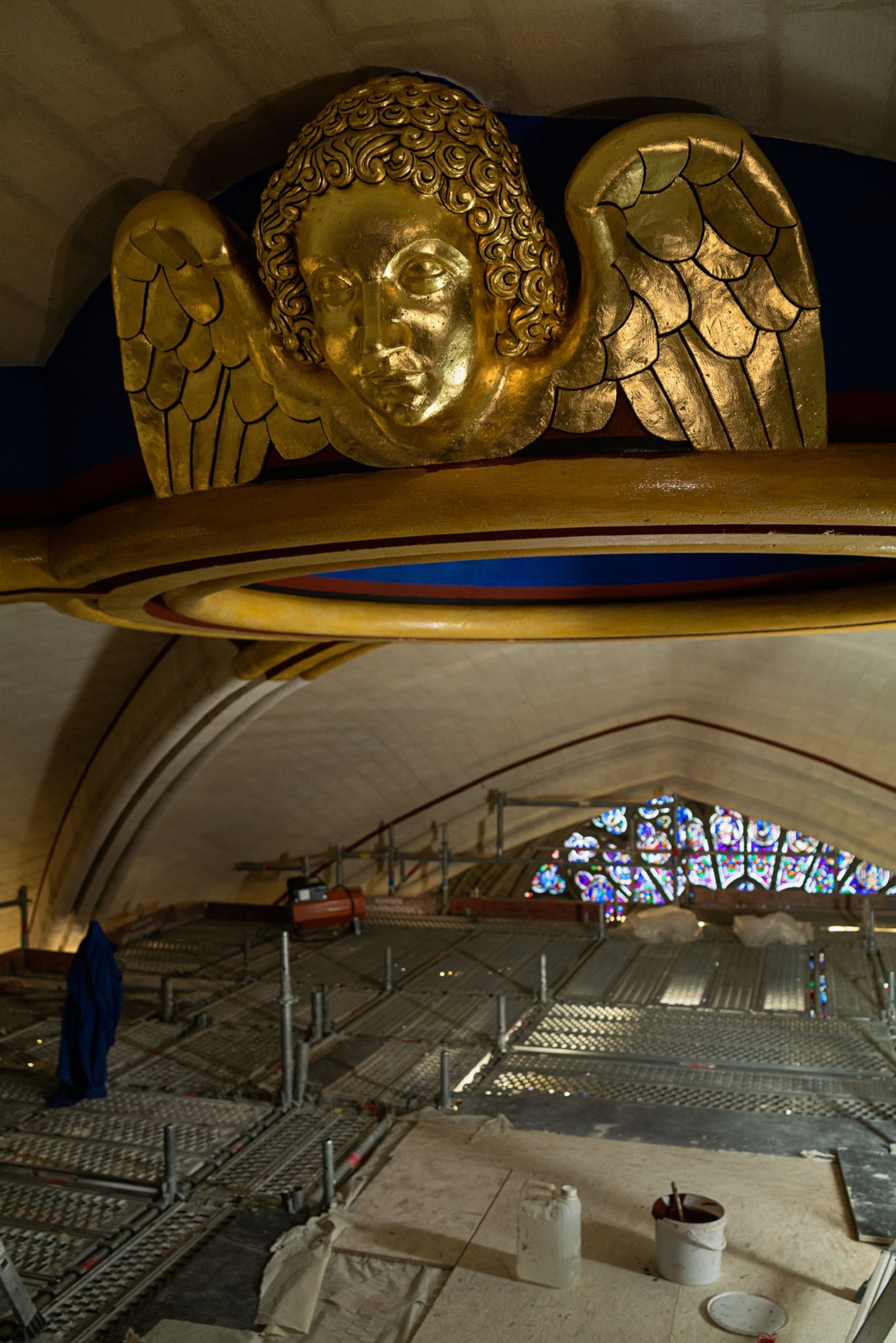 Top of the vaulted ceiling, a gilt angel adorns the oculus, a stone ring