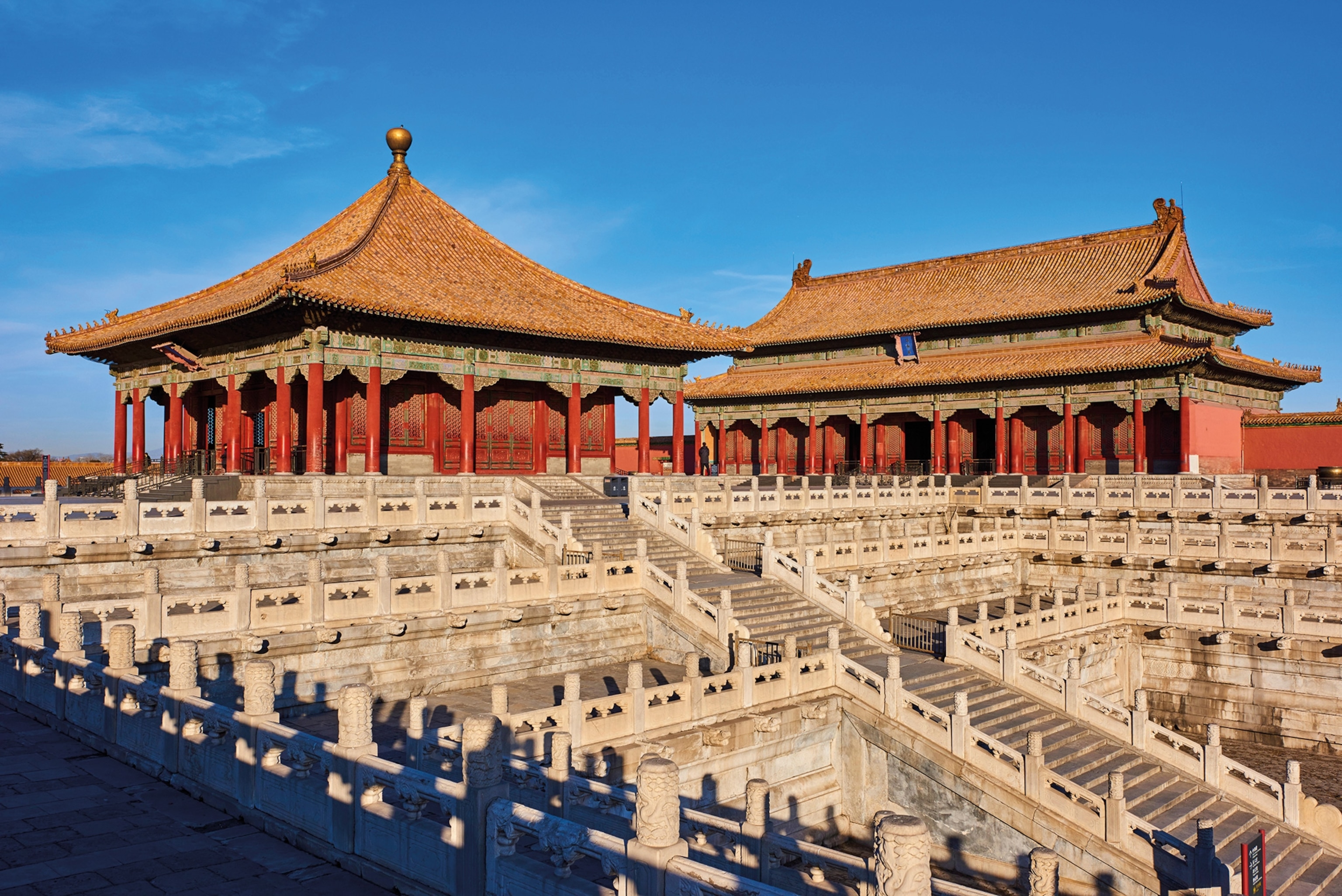 During the Qing dynasty the hall served many public purposes, including hosting the Imperial Palace Exams every three years as well as feasts and weddings.