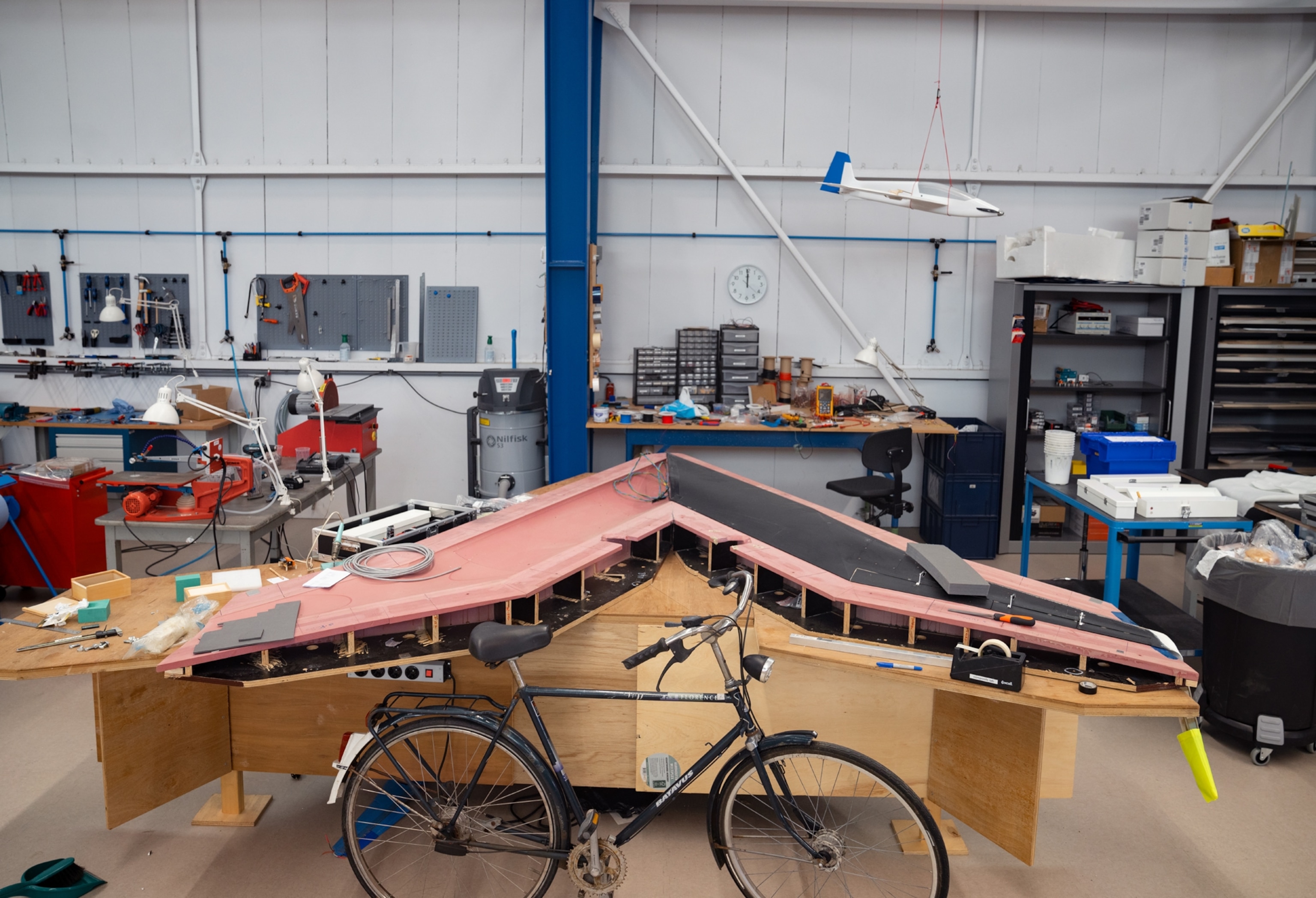 Picture of bicycle nest to contraption.