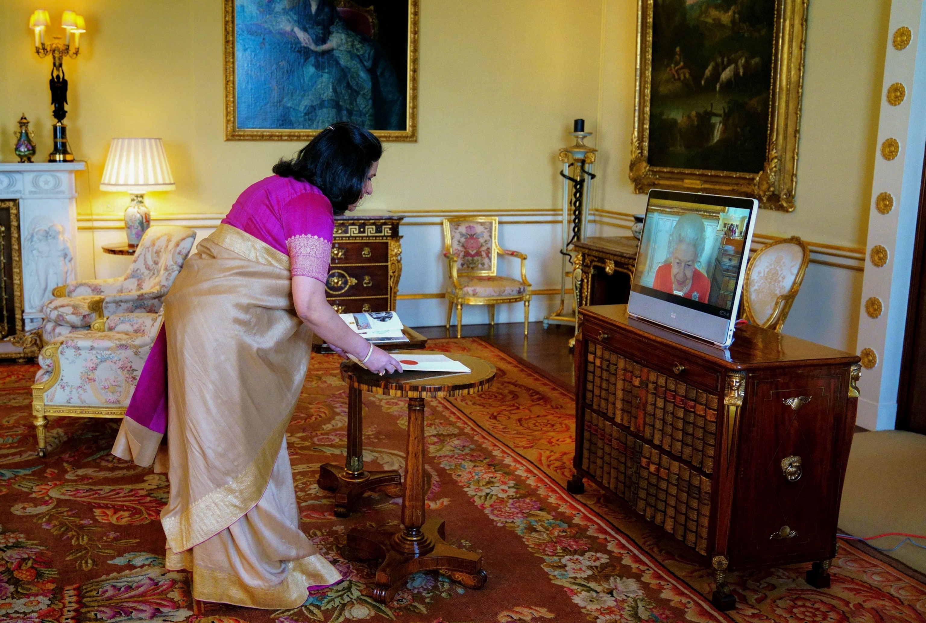 the high commissioner of India speaks to Queen Elizabeth II over zoom