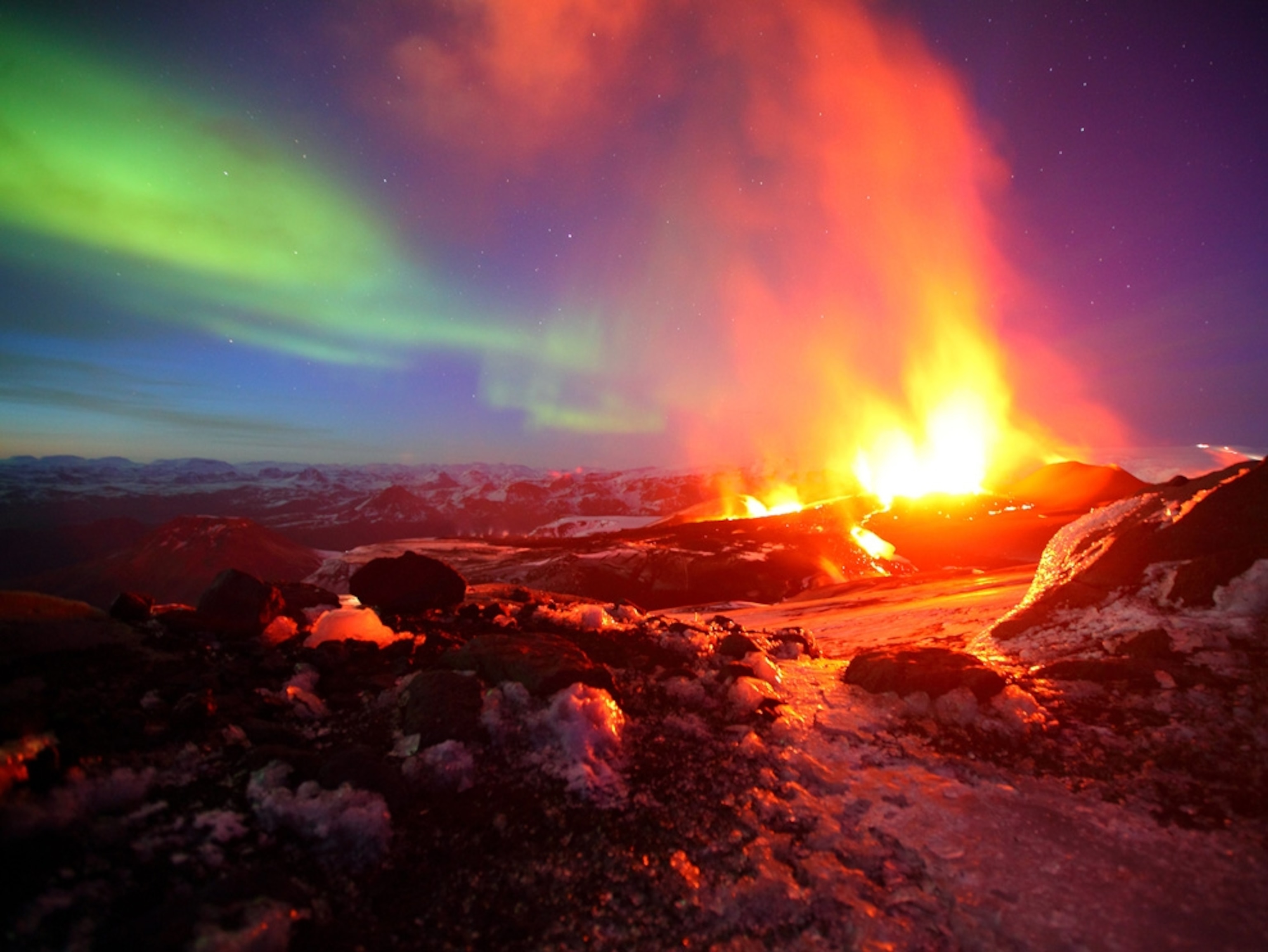 Volcanic eruption and aurora