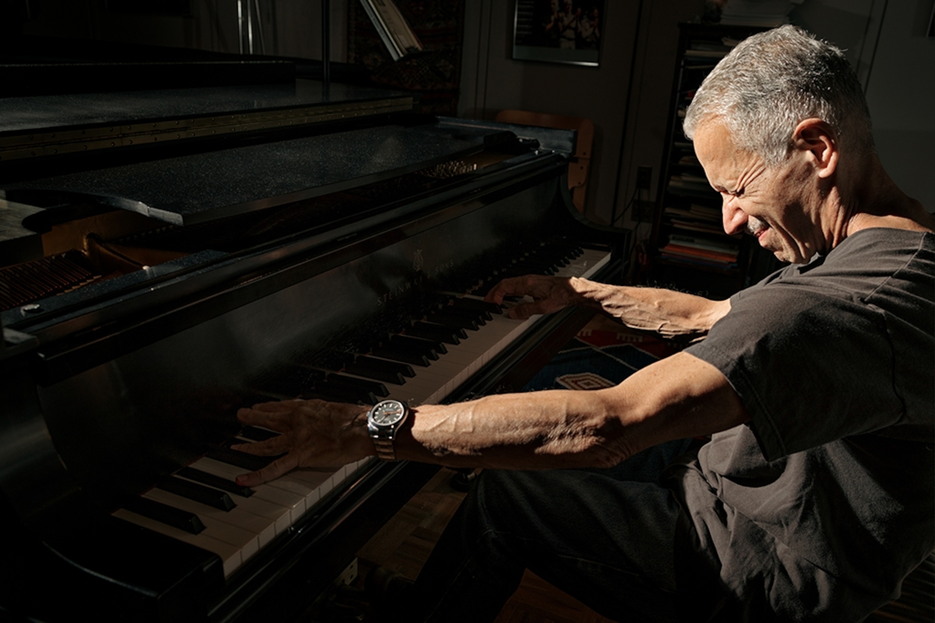 jazz pianist improvising with his eyes shut.