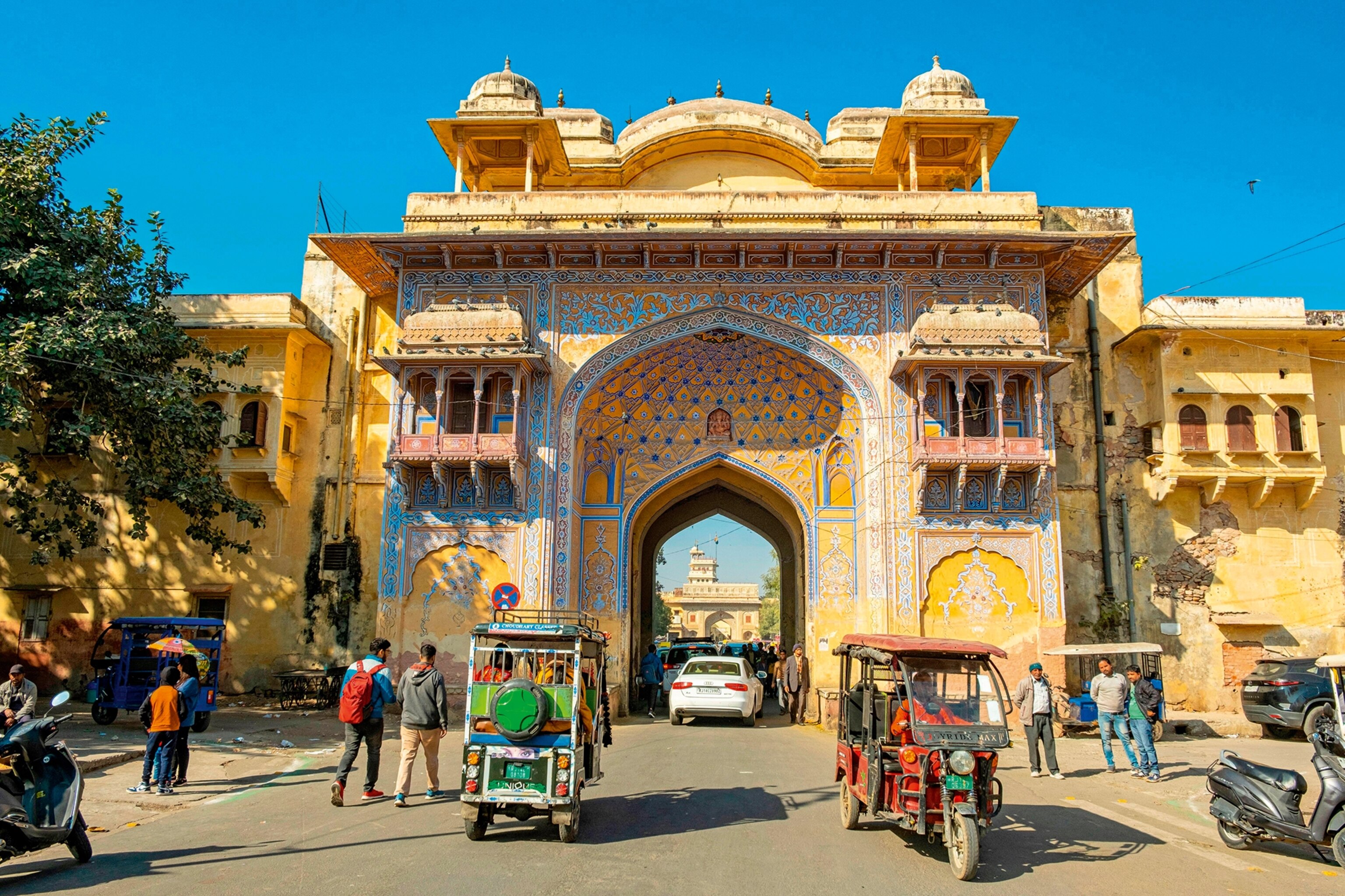People entering the palace at the Nakkar Khana entrance gate.