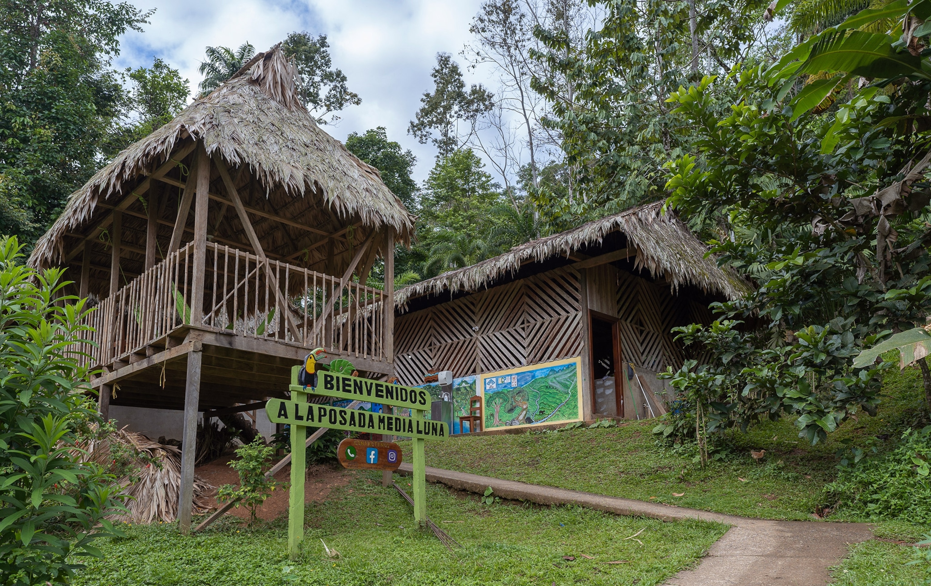 Lush green trees surround the Inn.