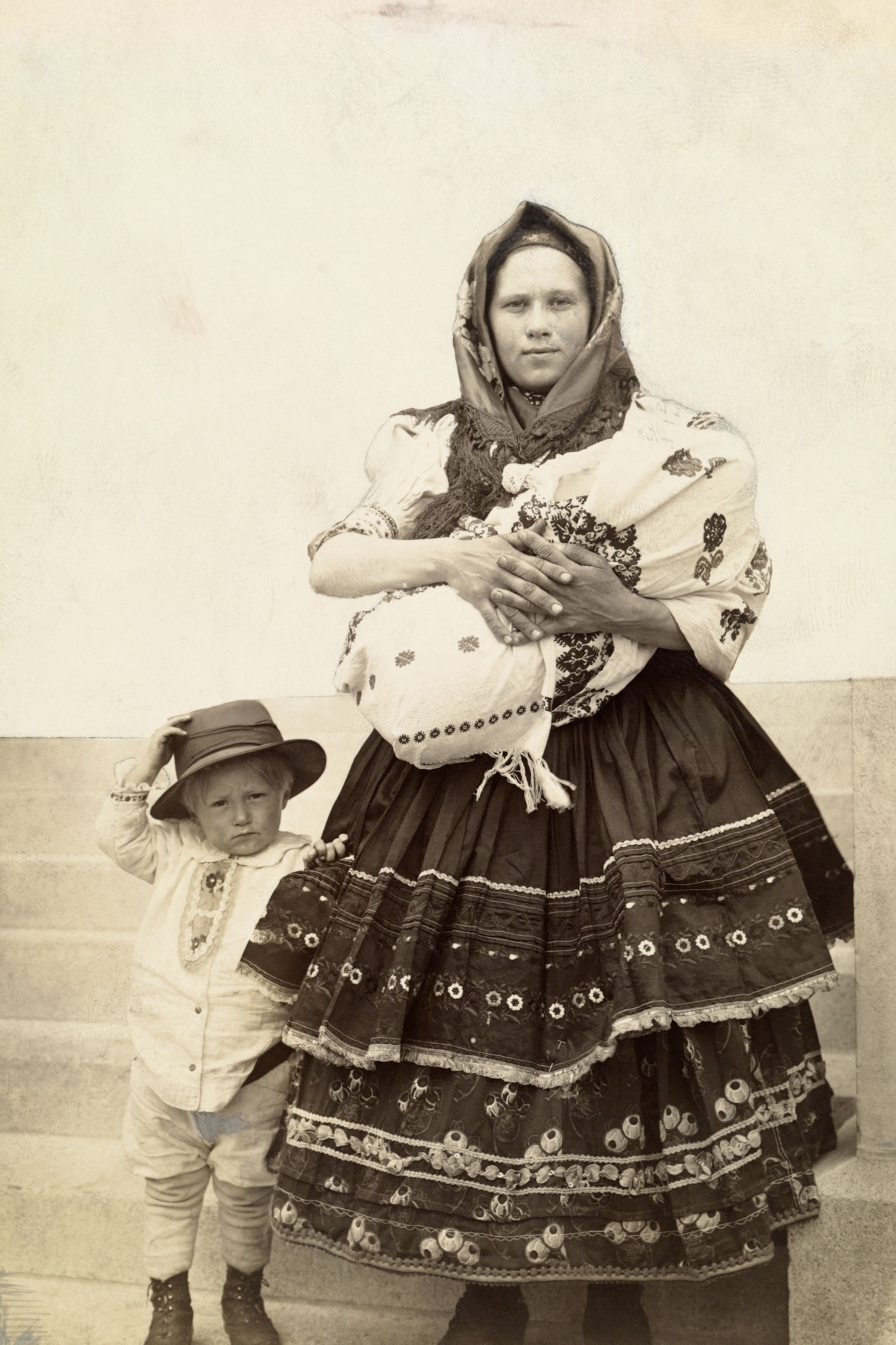 a Slovak Hungarian immigrant mother and her children in the United States