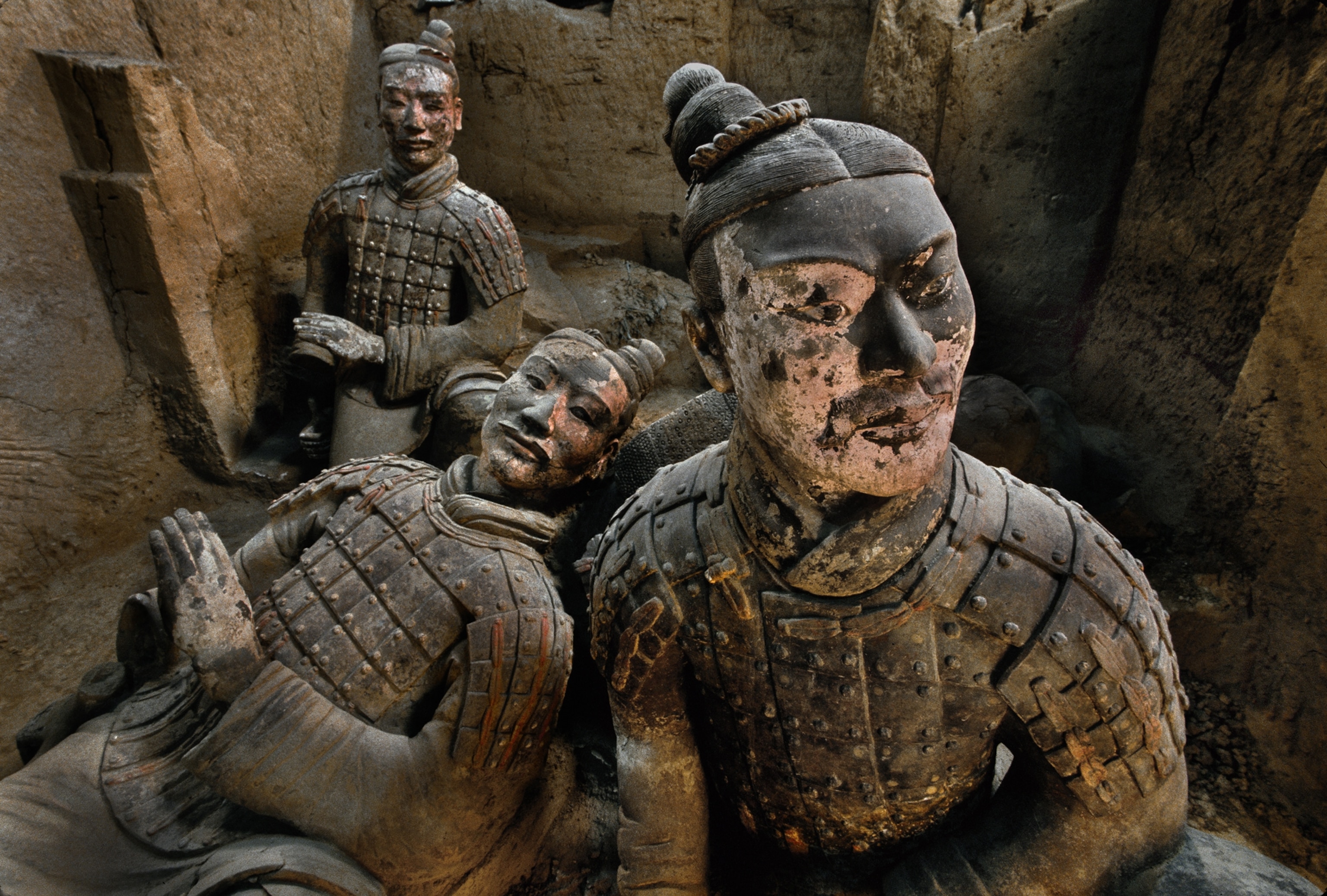 Picture of three terra-cotta statues.