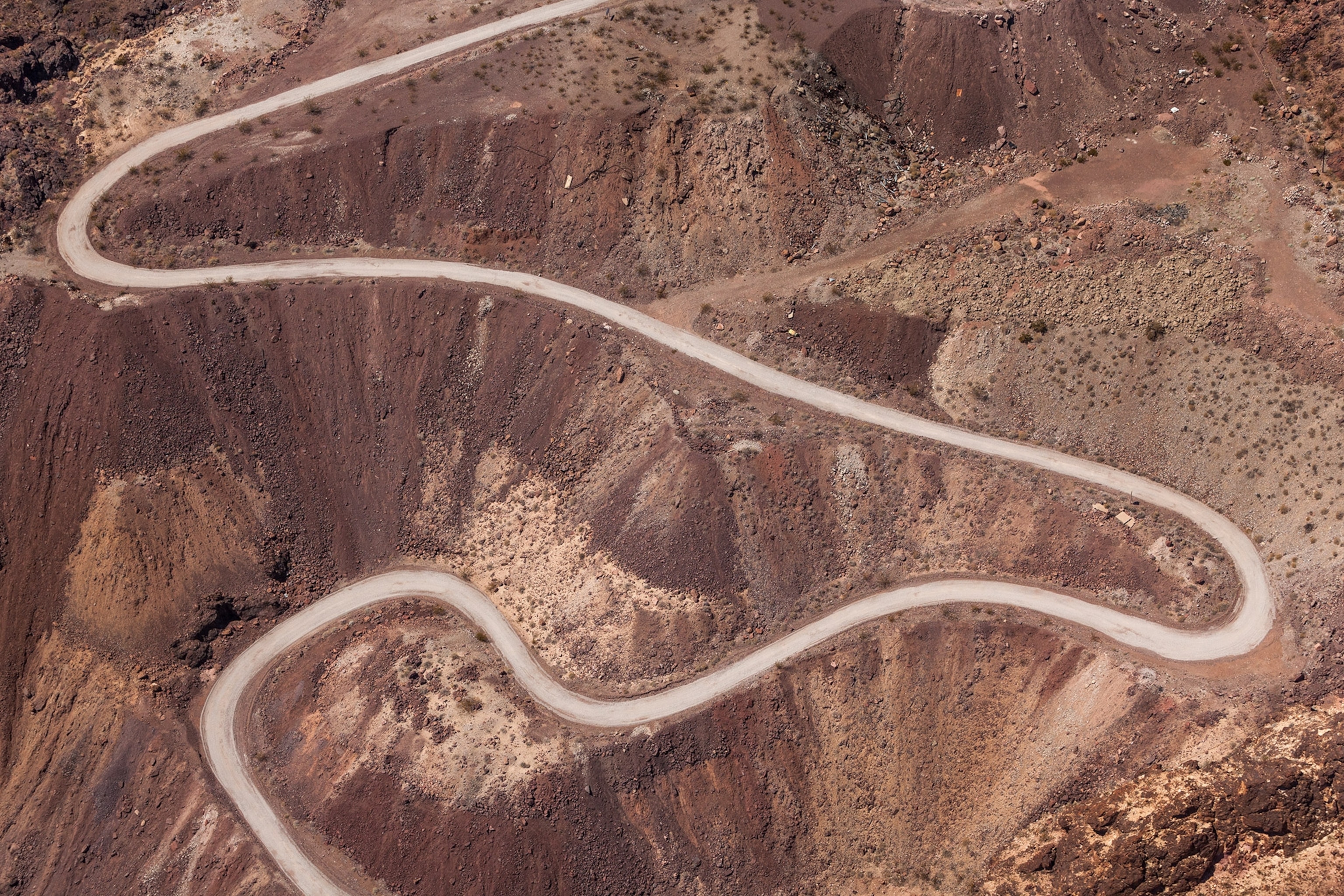 the landscape seen from the window seat of a plane near Hoover Dam in Nevada