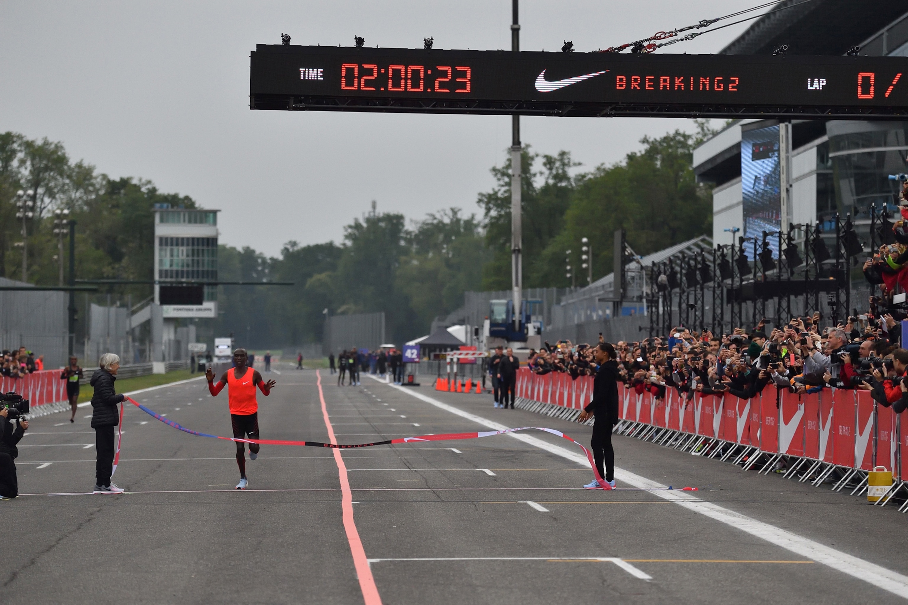 Eliud Kipchoge crossing the marathon finish line