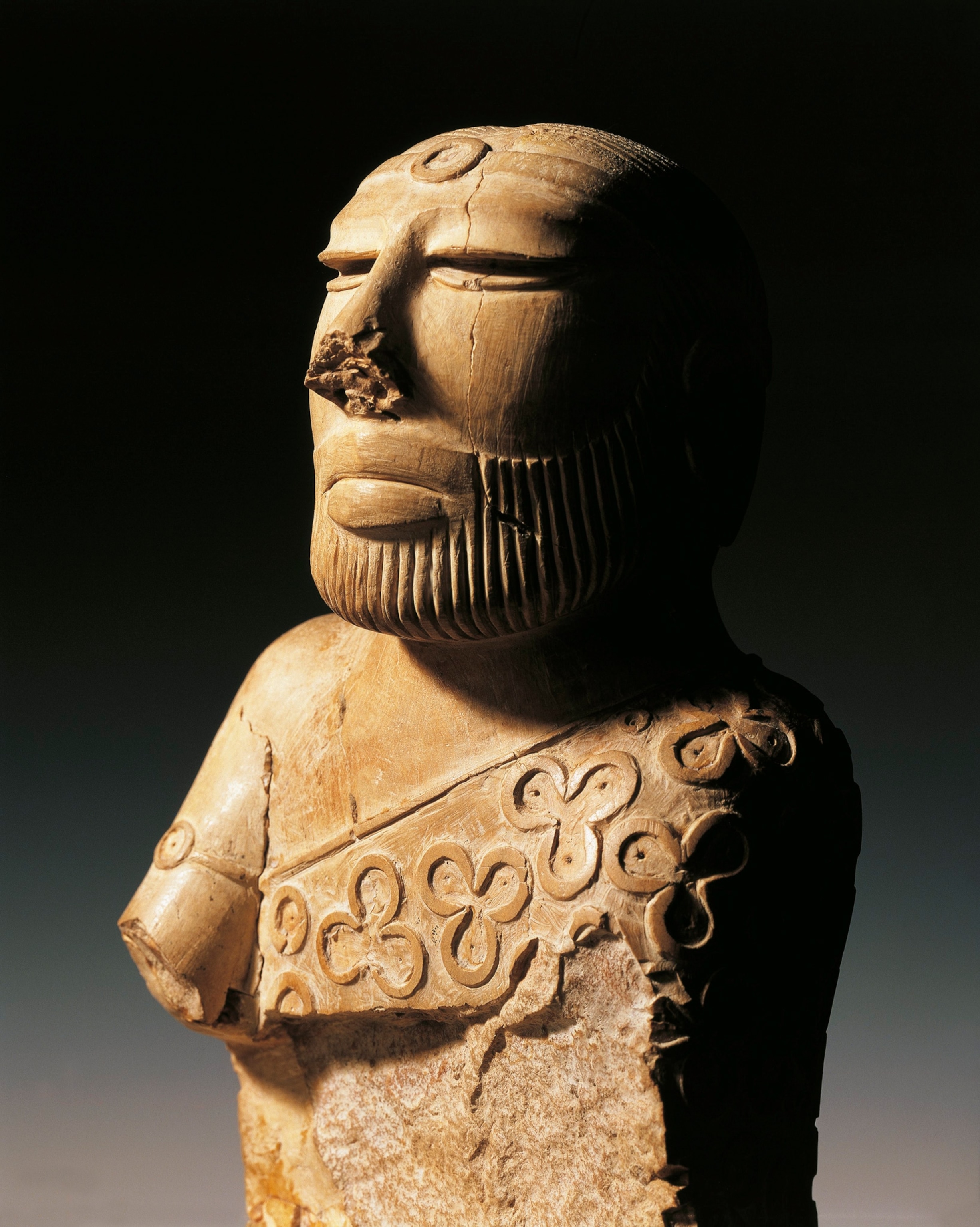 Photo of statue of man