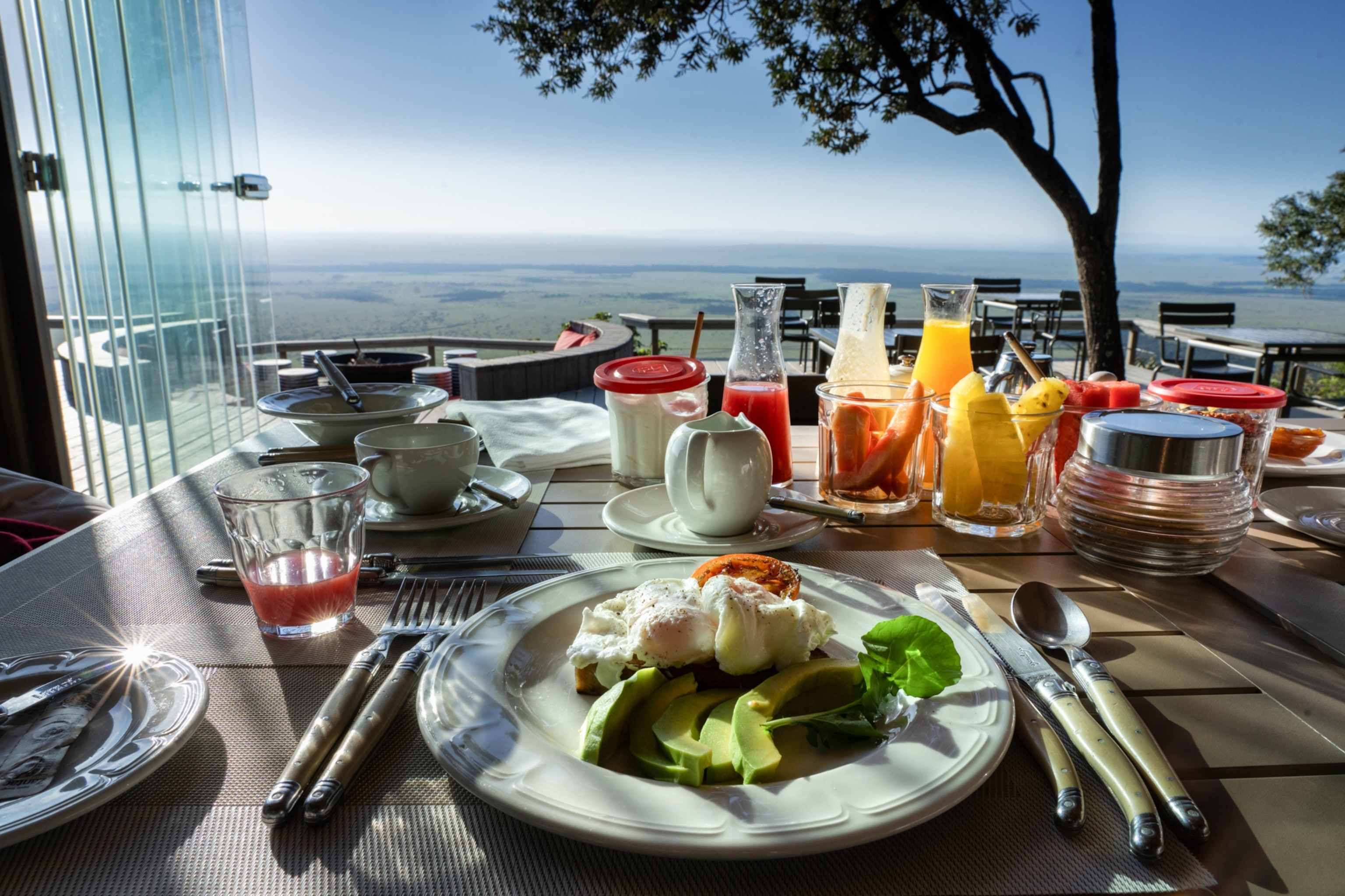 A hotel breakfast is served overlooking the Serengeti.