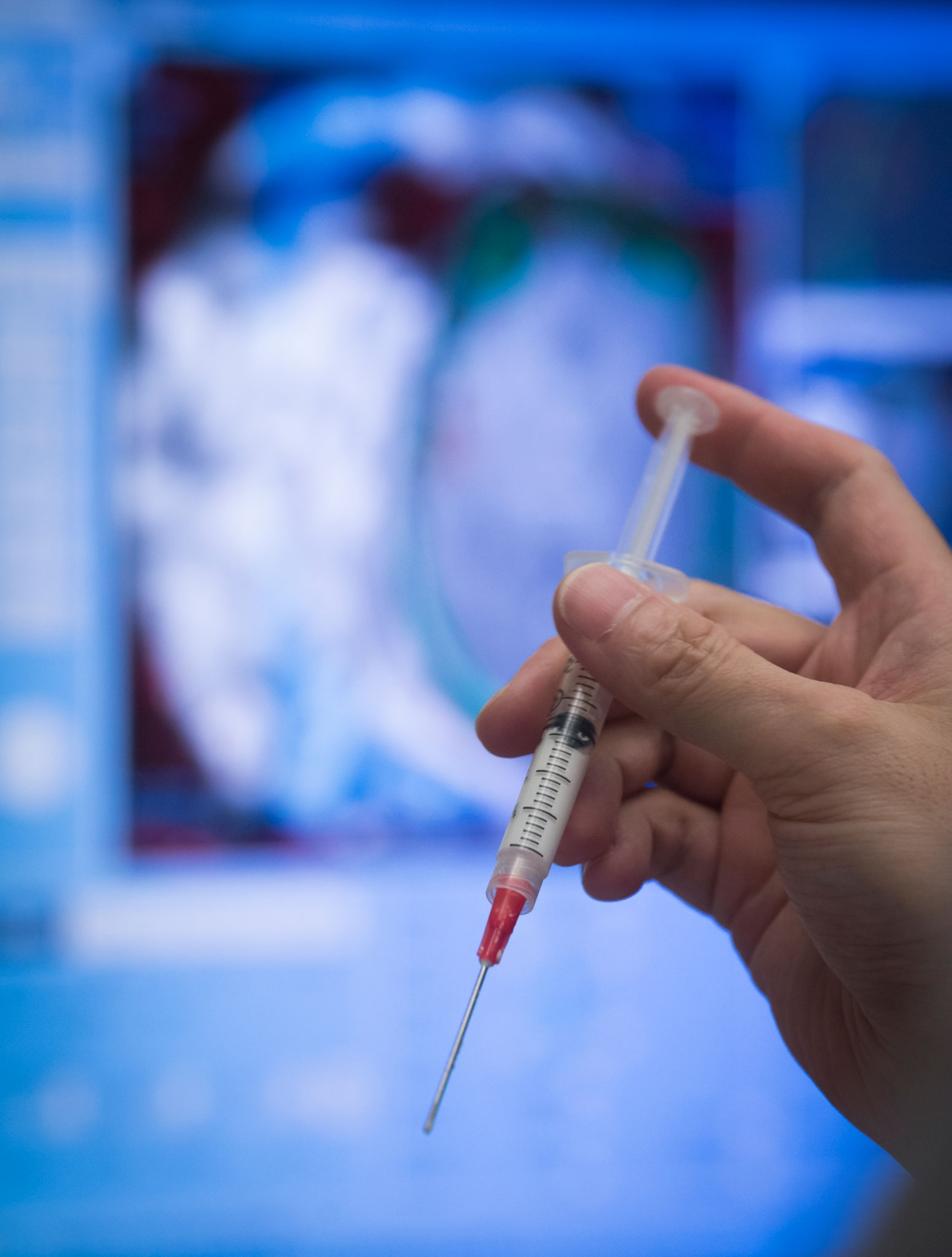 Syringe against ultrasound imaging