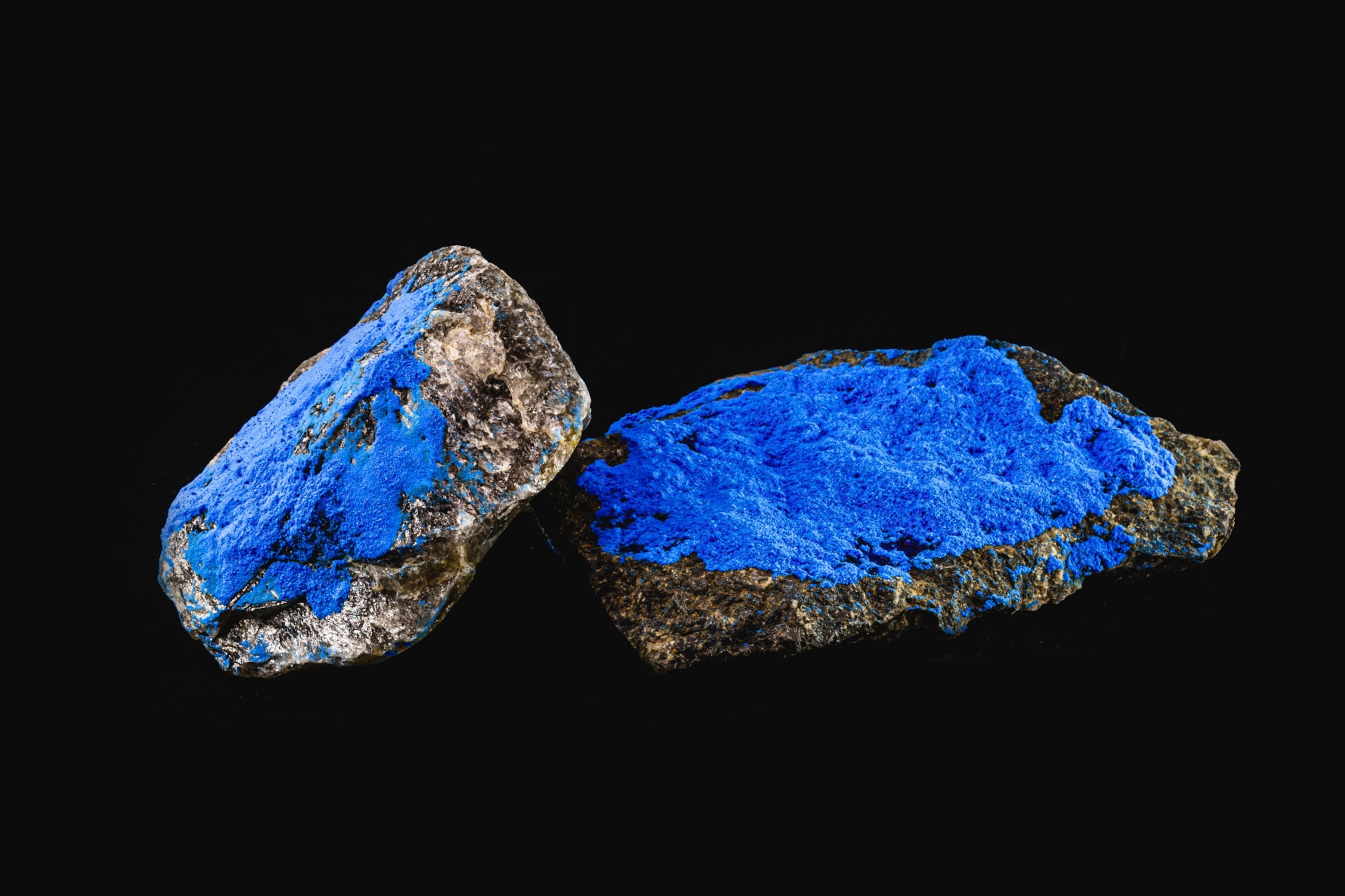 a blue and grey rocky mineral