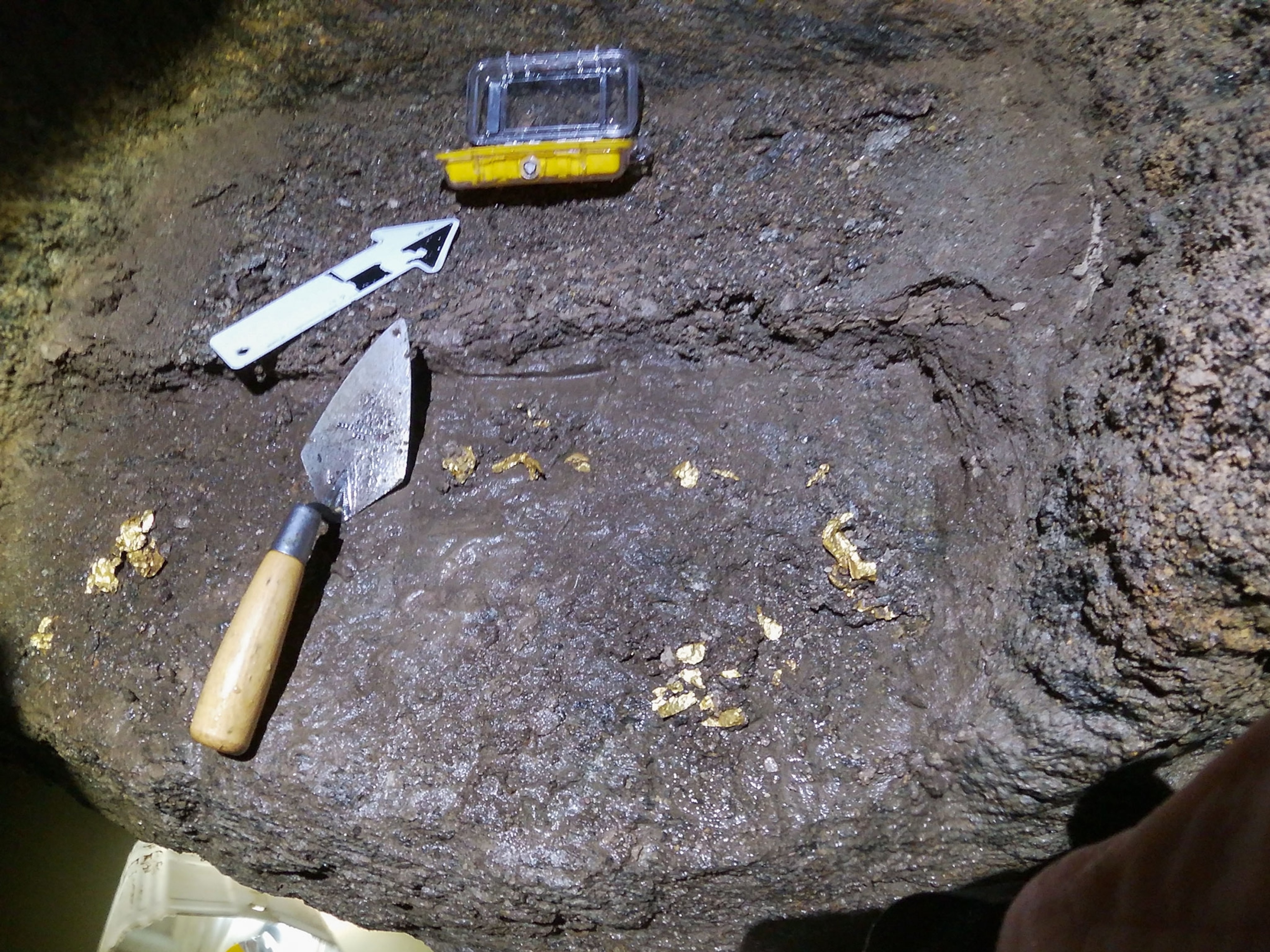 goldleaf discovered under a pyramid in Sudan