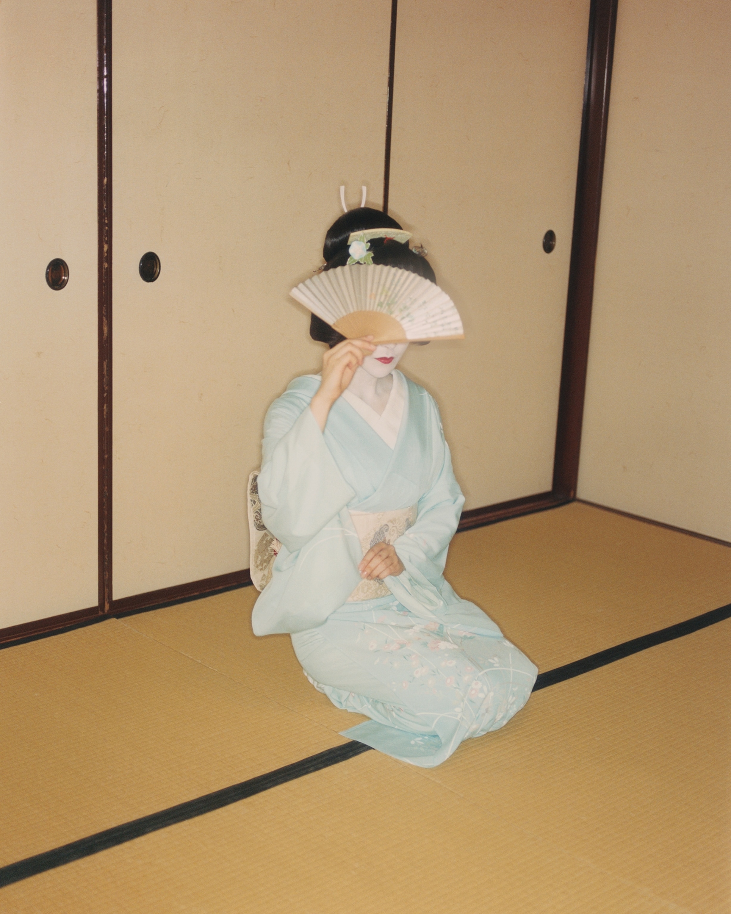 Mikou at Hachishige tea house.