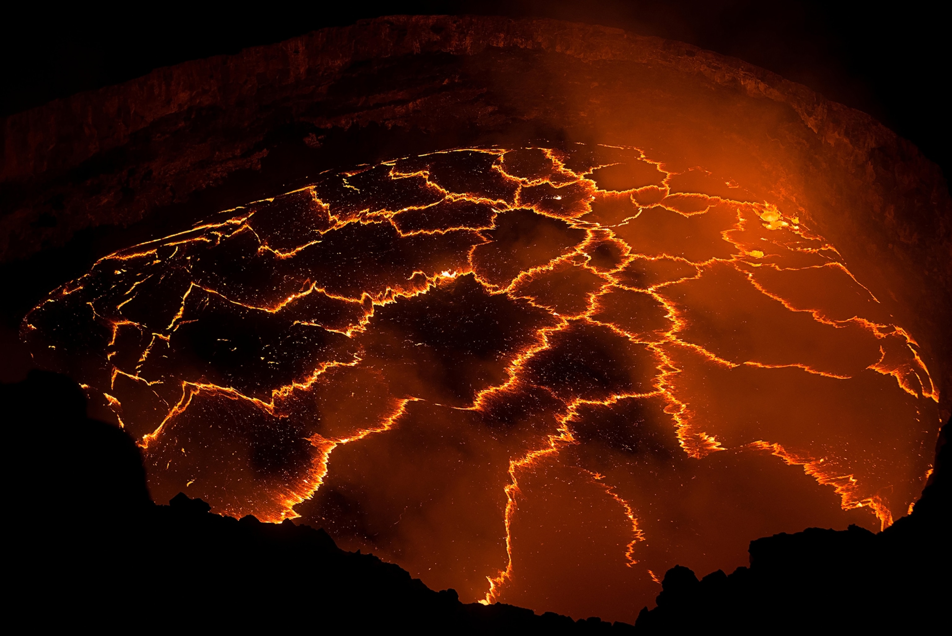 lava lake boiling within the Halemaumau Crater, Hawaii.