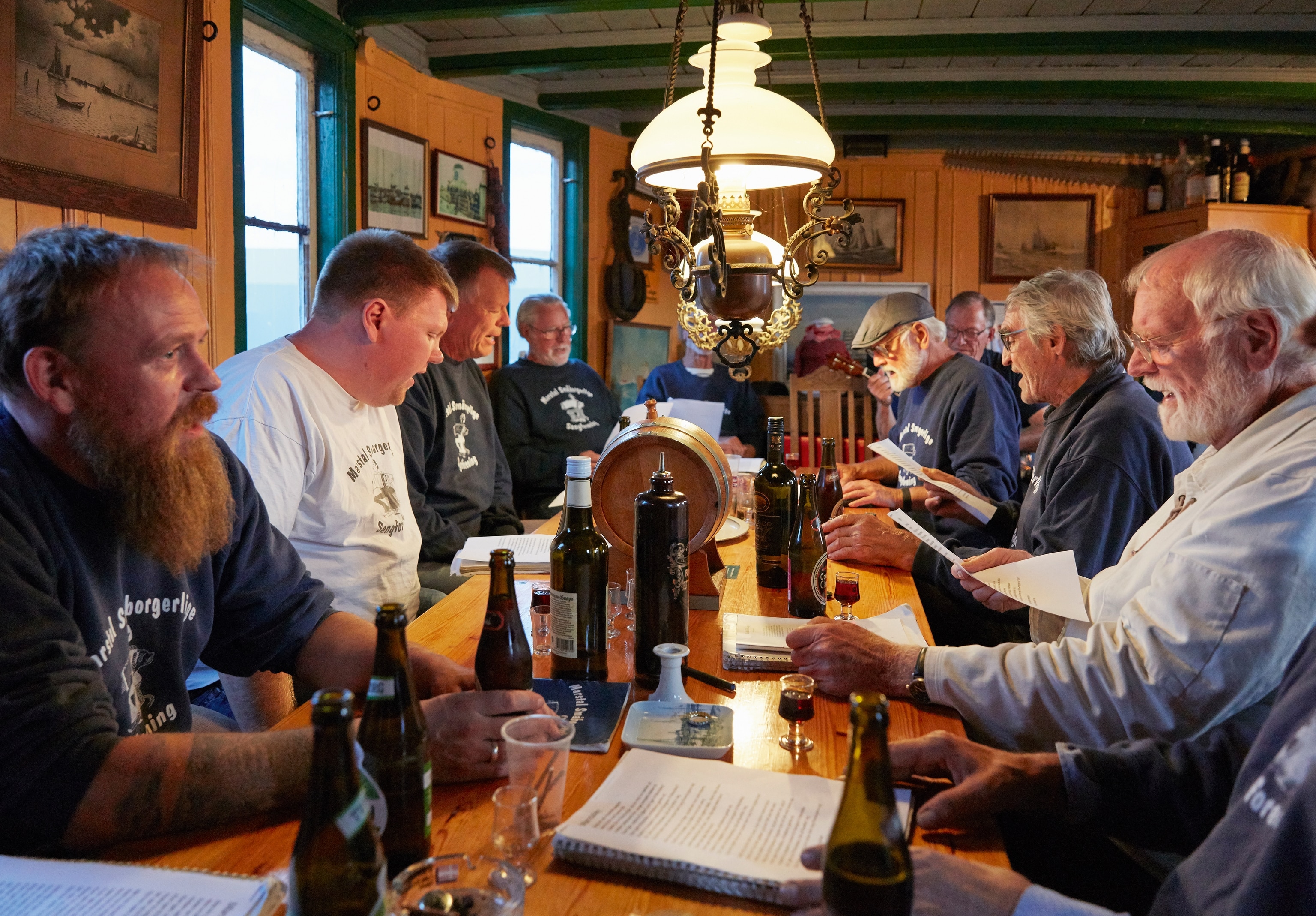 The Marstal Småborgerlige Sangforening (Marstal Petty Bourgeoisie Singing Association) has been meeting for more than 30 years in the same wooden hut.