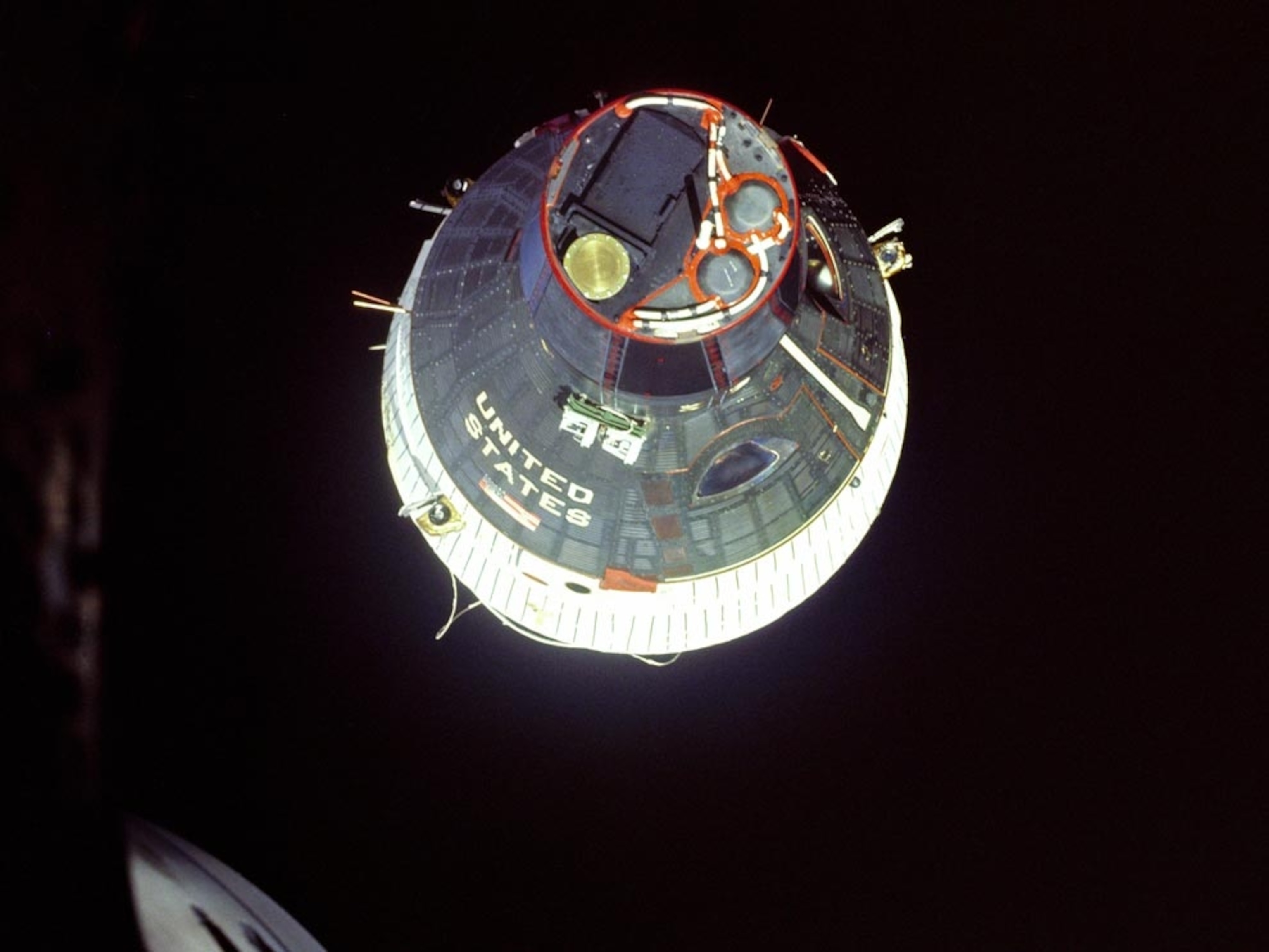 the view of Gemini 7 en route to docking with Gemini 6