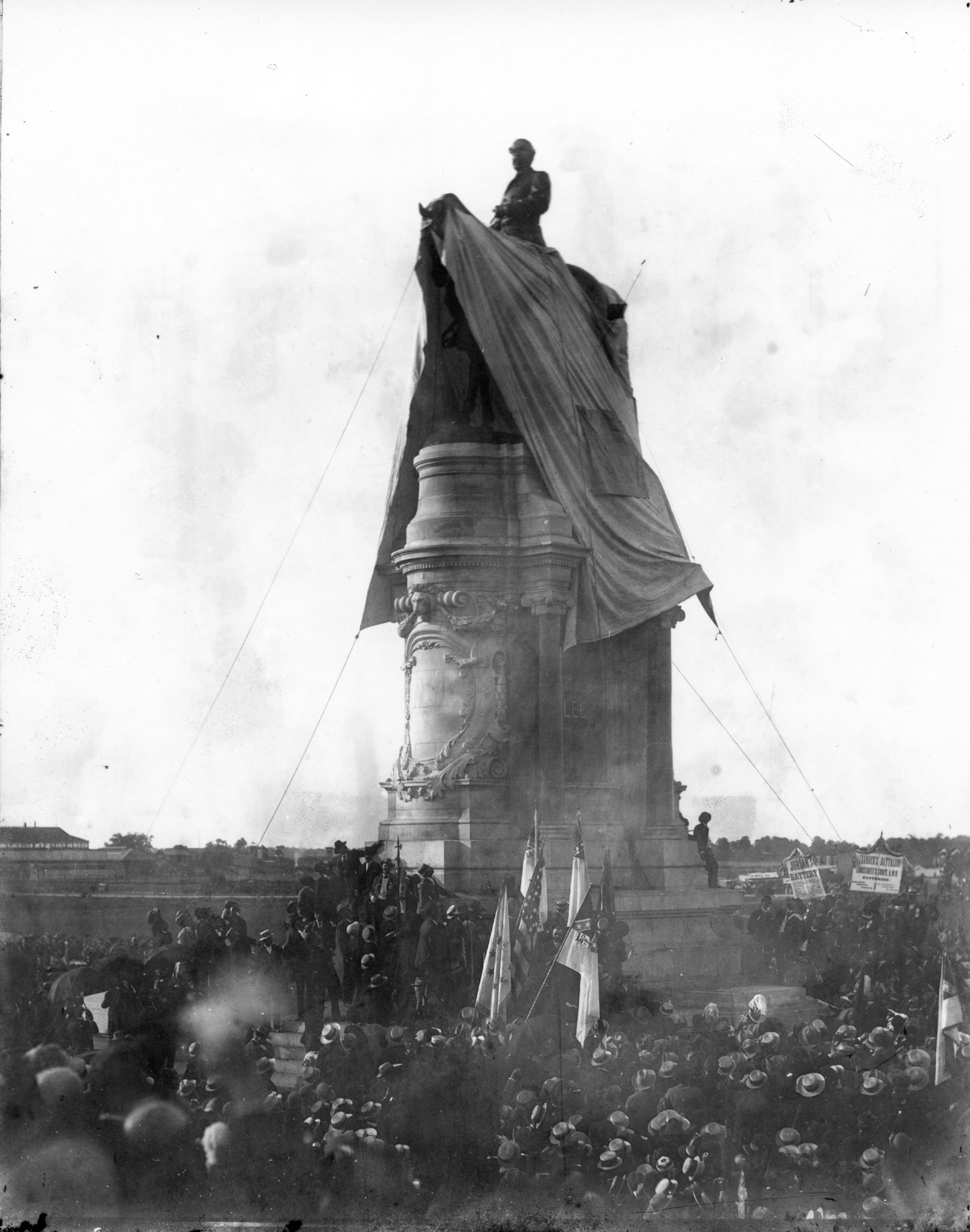 the unveiling of the Robert E. Lee monument in the early 1900s
