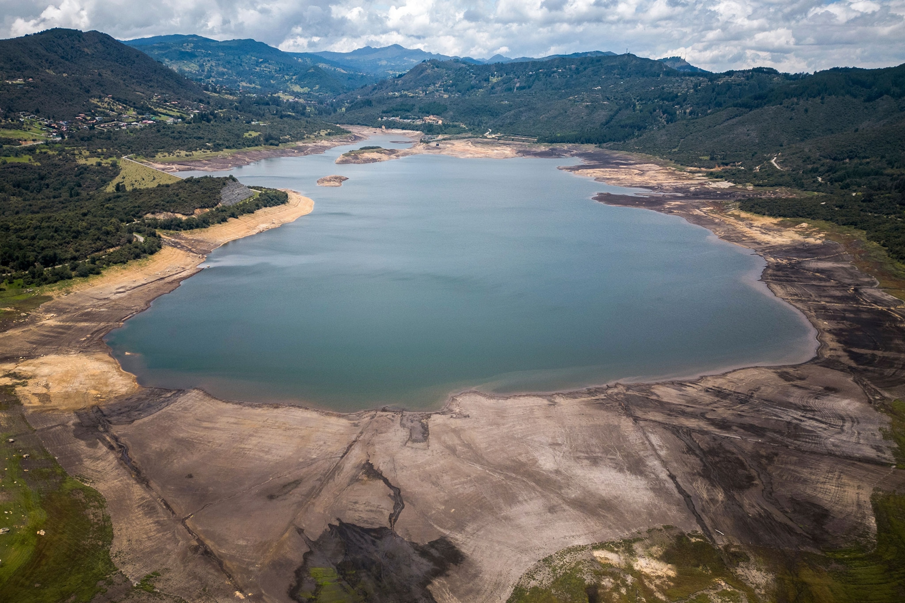 Arial image of the San Rafeal reservoir with green mountains surrounding.