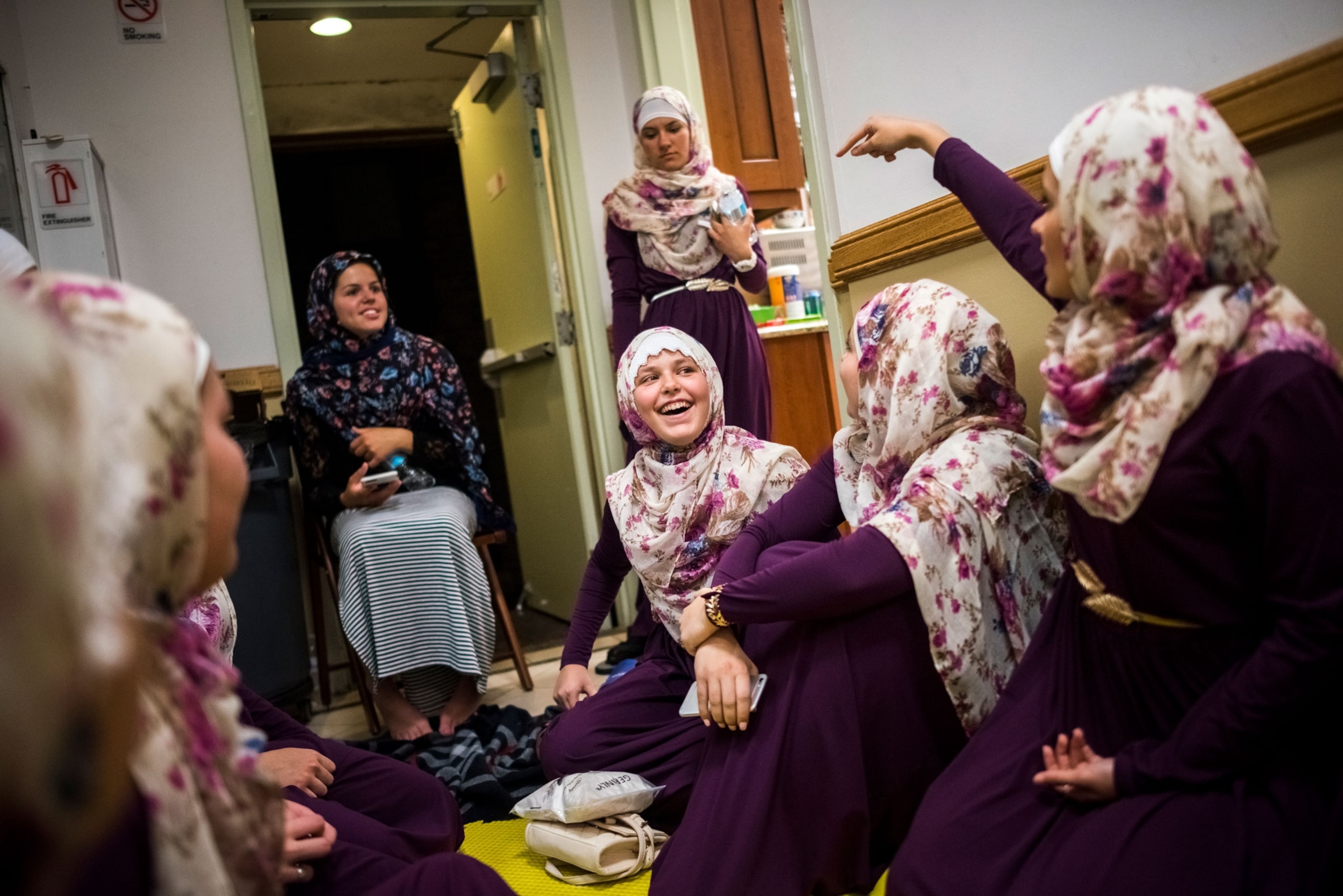 Muslims breaking fast in Chicago