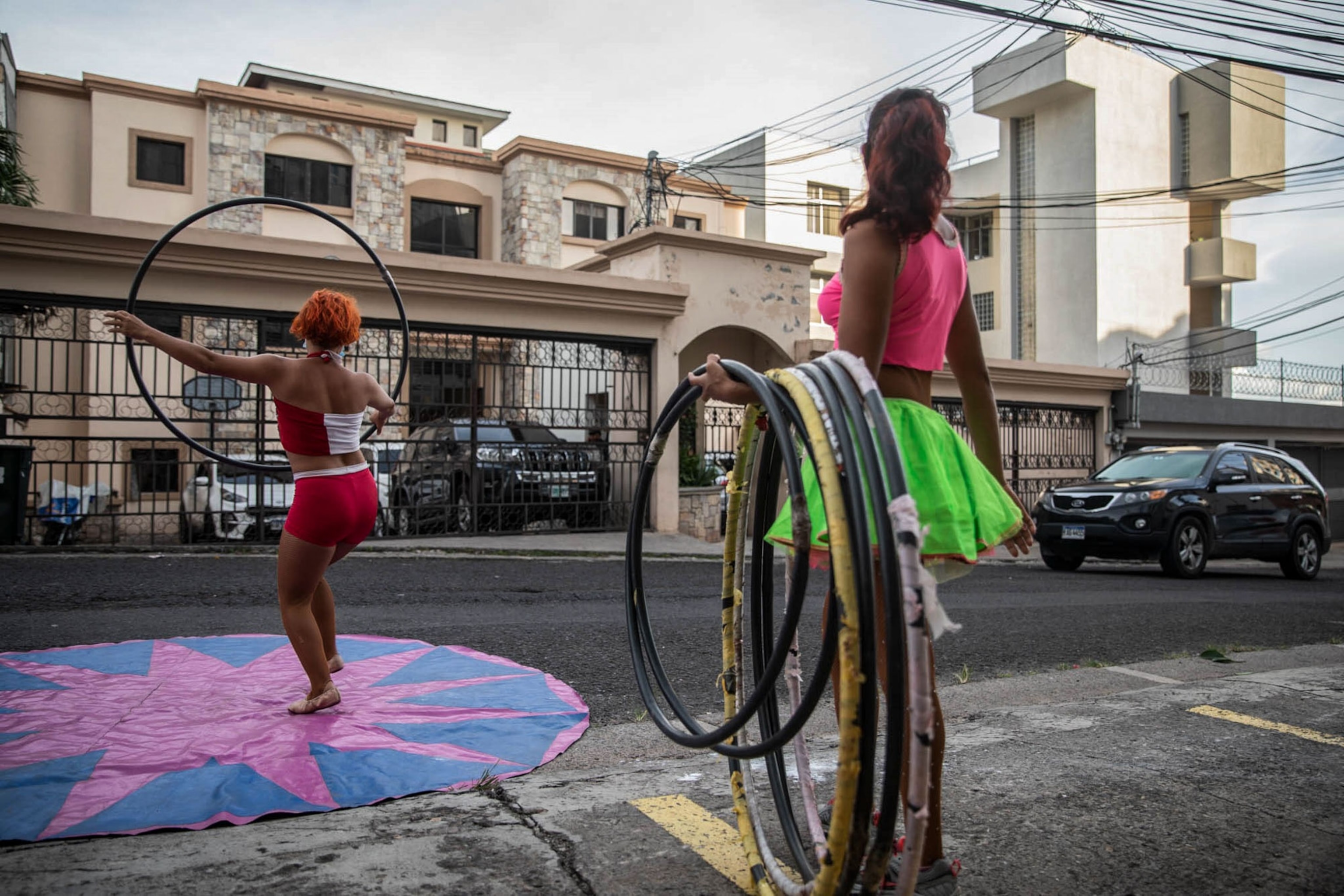circus performers performing in a wealthy neighborhood in Honduras