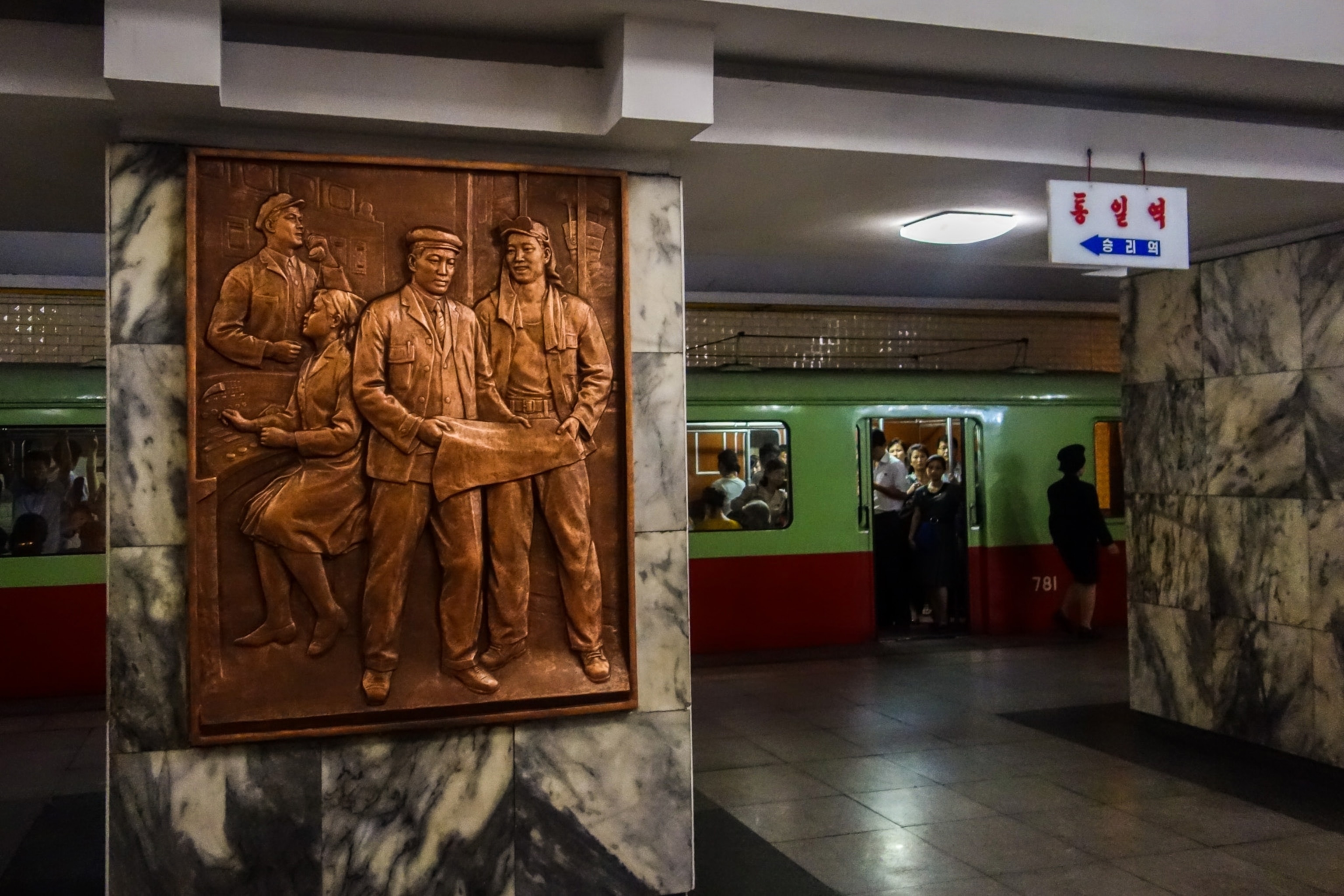 a plaque in a subway station
