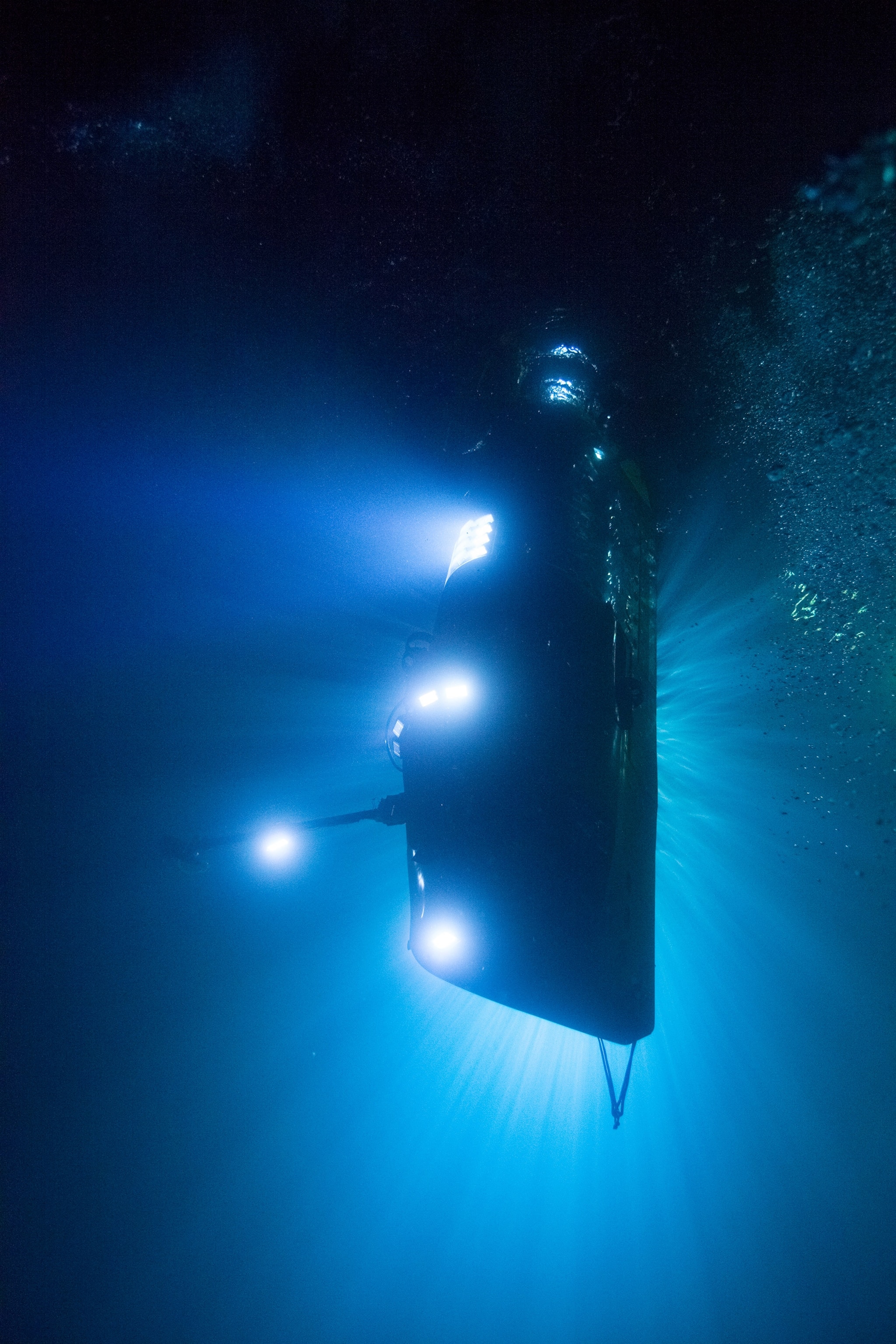 the Deepsea Challenger submersible dives to the bottom of the Marianas Trench