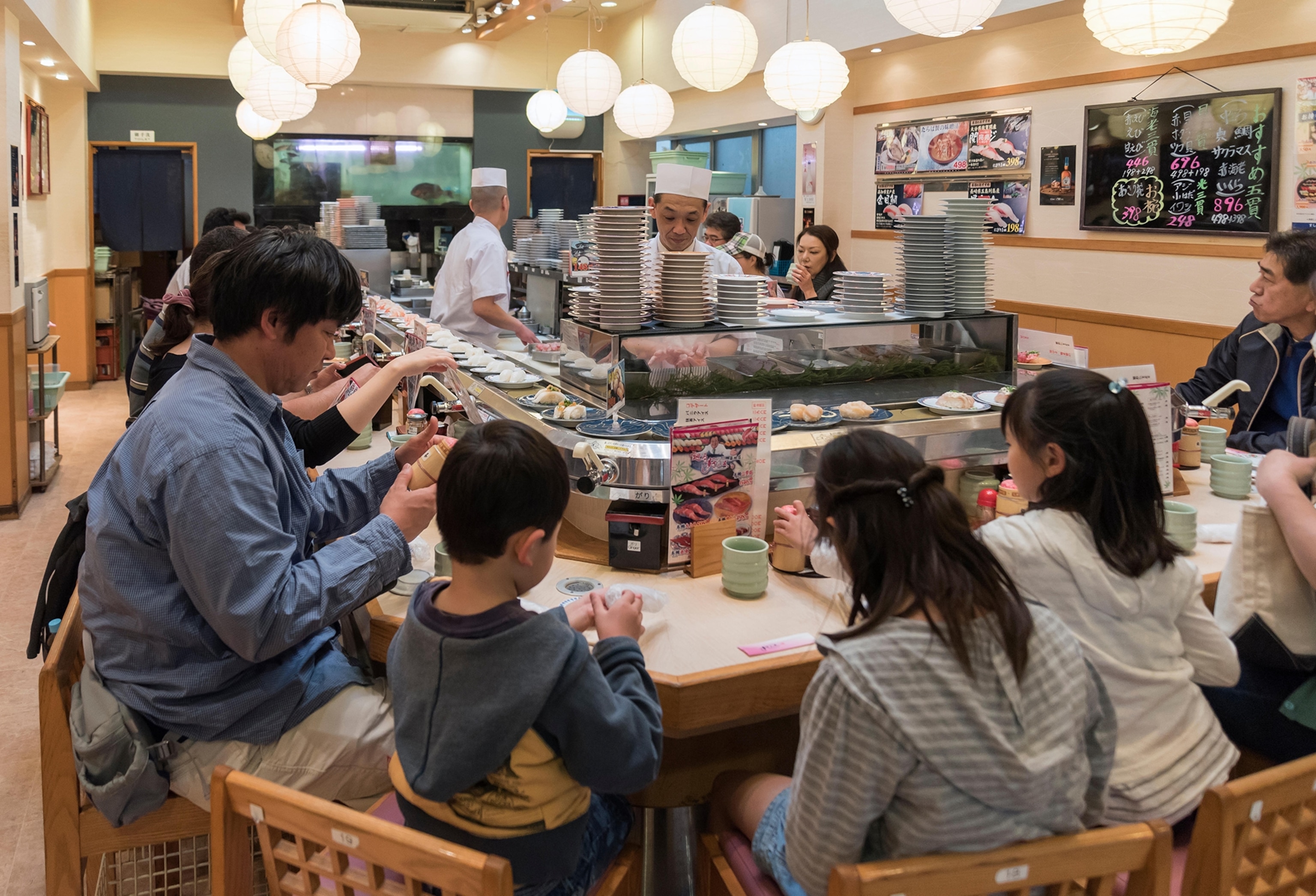 Kaiten-zushi restaurant serving sushi on rotating conveyor belt, Tsukiji fish market, Tokyo, Japan