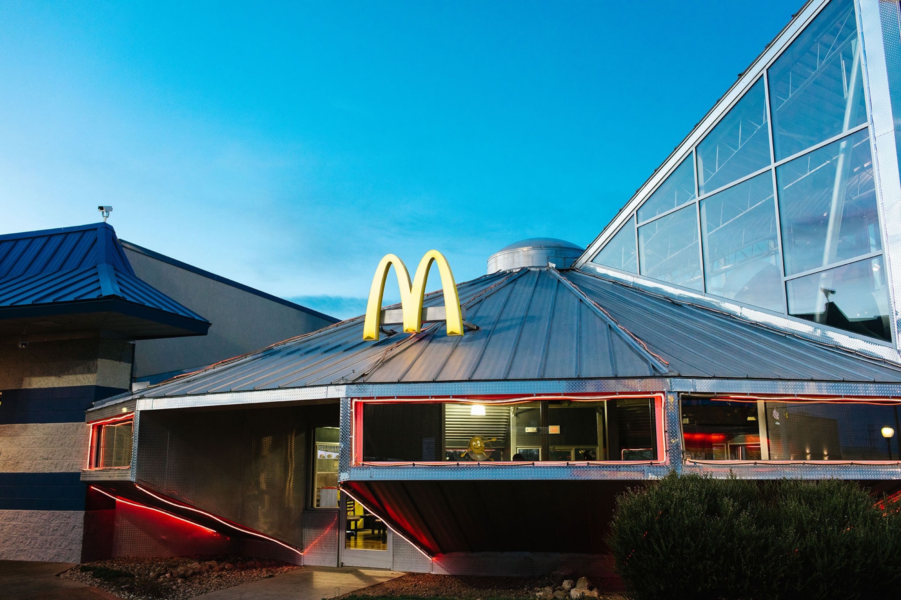 a McDonalds shaped like a spaceship in Roswell New Mexico