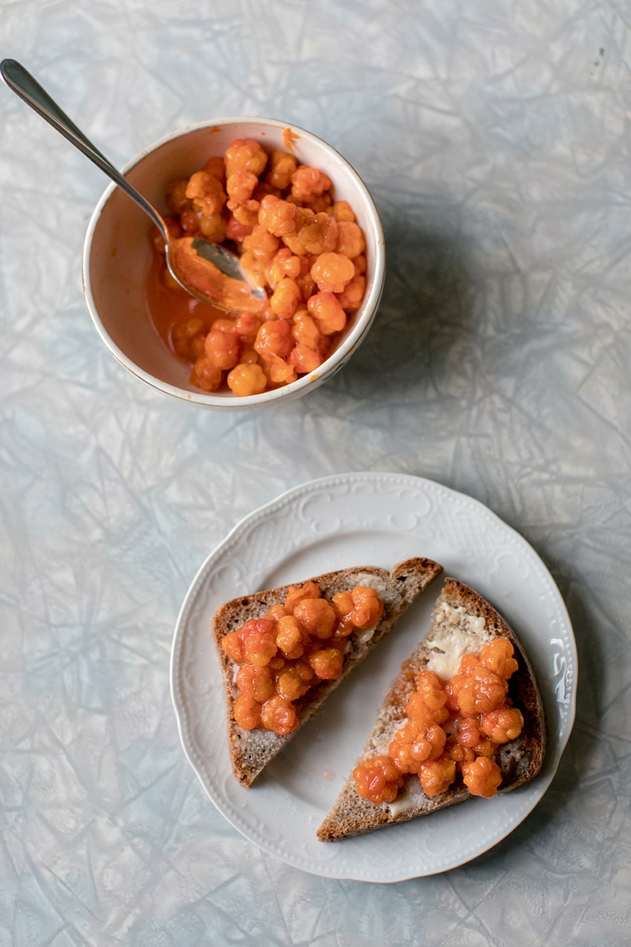 berries on toast