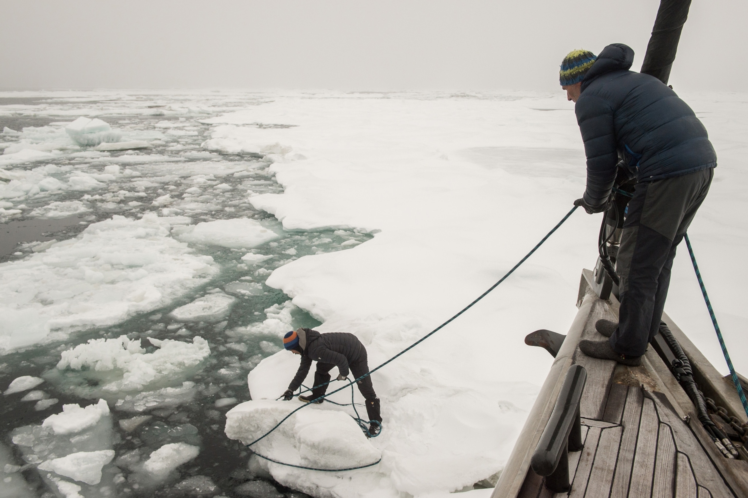 Borge ousland and mike horn ski across the arctic