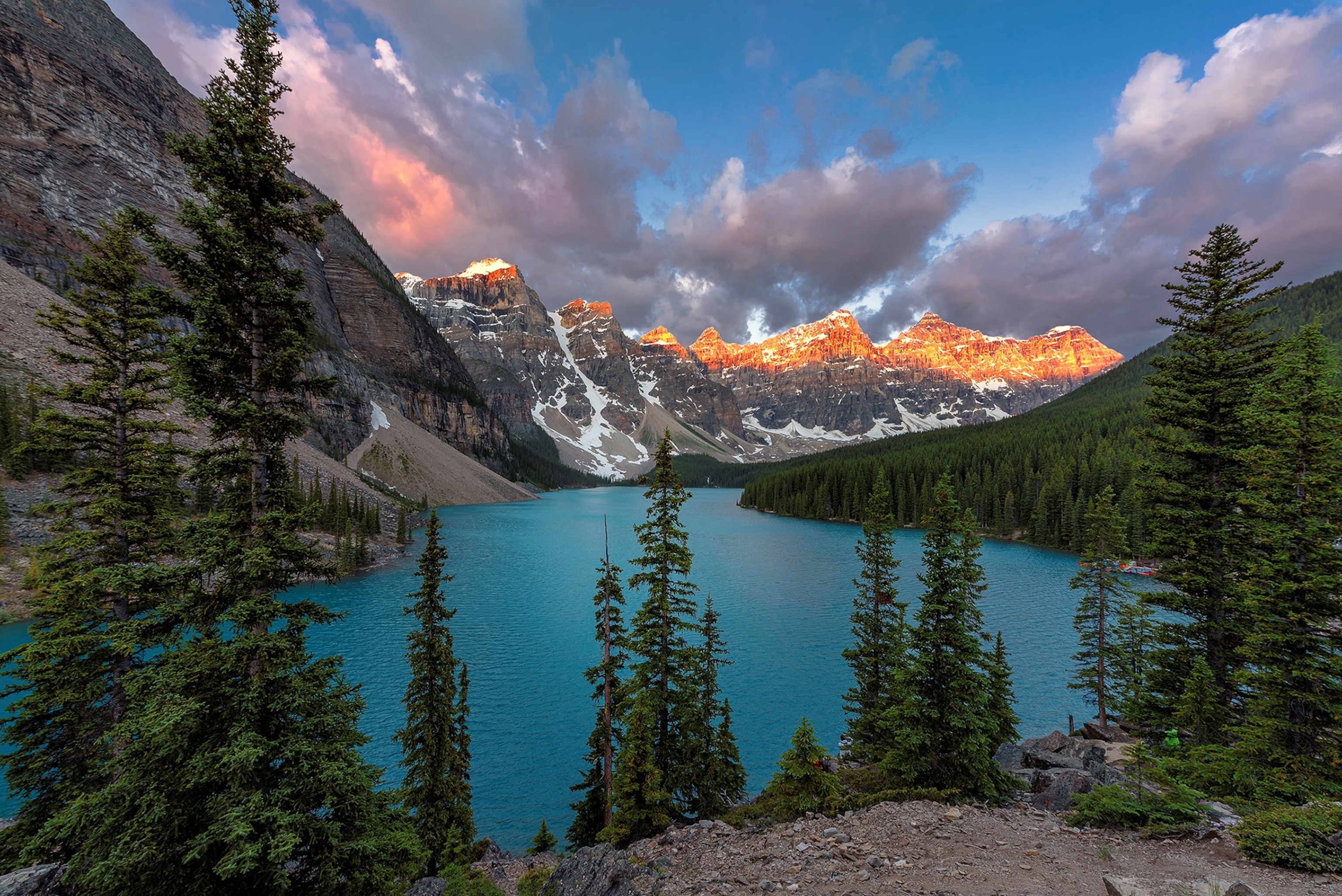 Picture at Moraine Lake, Banff, Canada