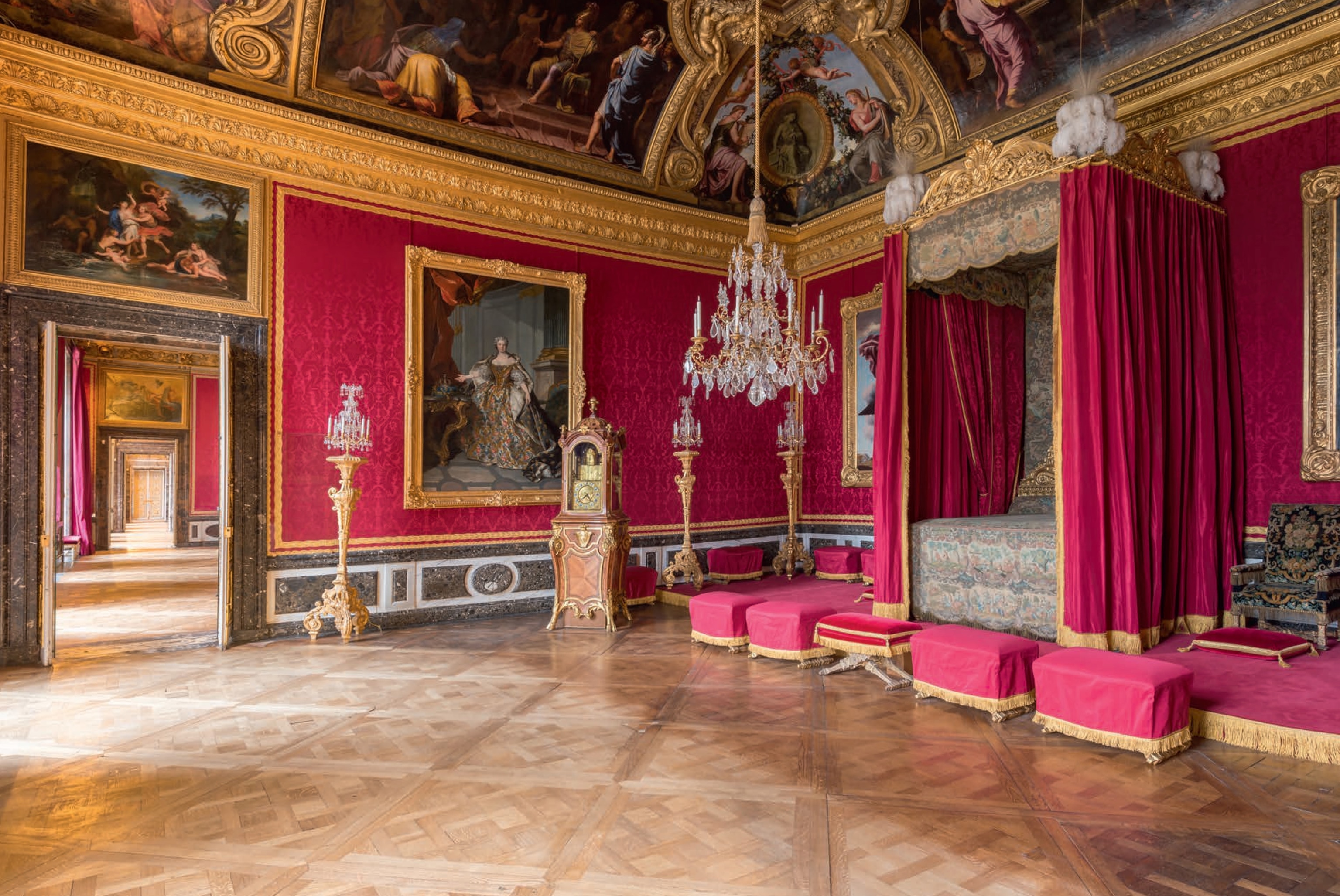 the vibrant red Mercury Salon