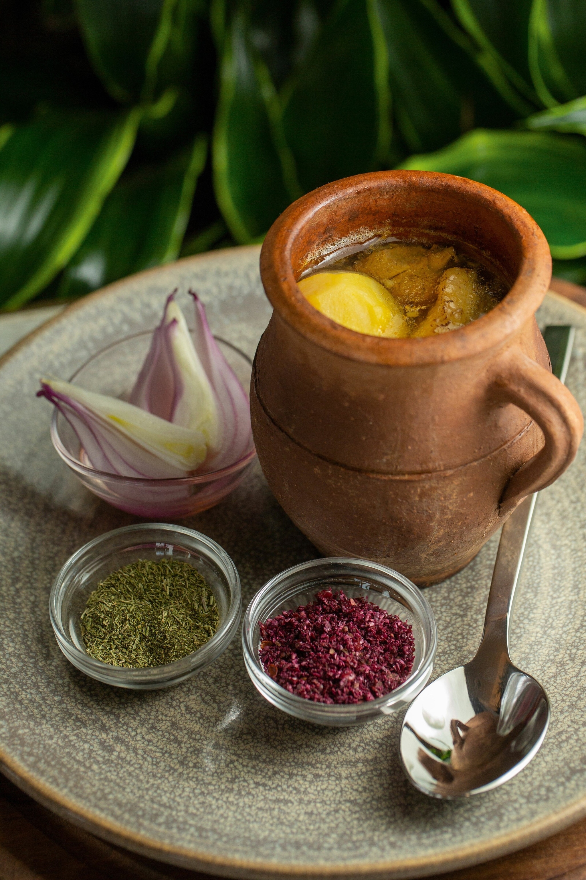 A clay jug filled with piti.