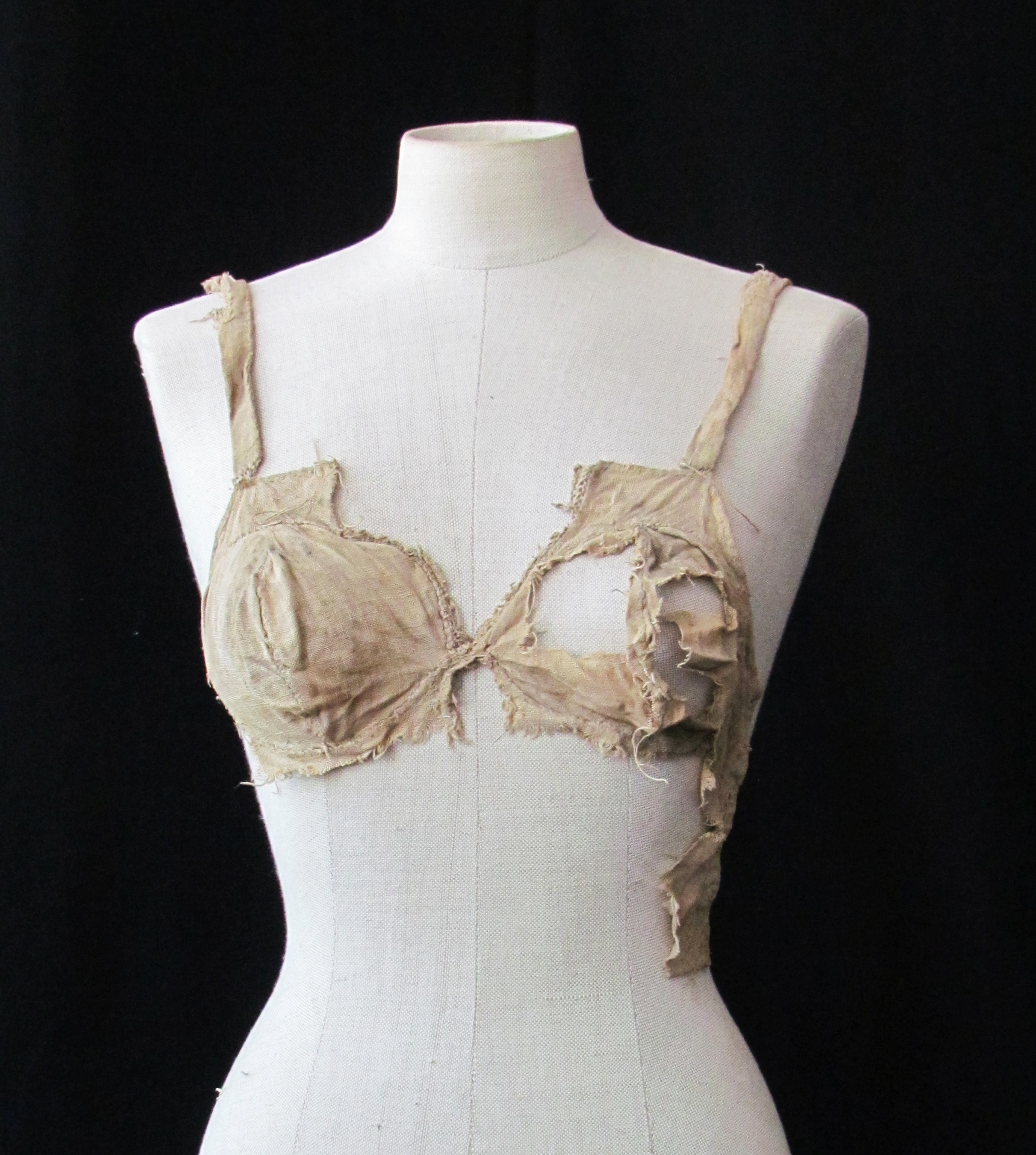 Photograph of a mid 15th century skirted bra from Lengberg Castle.
