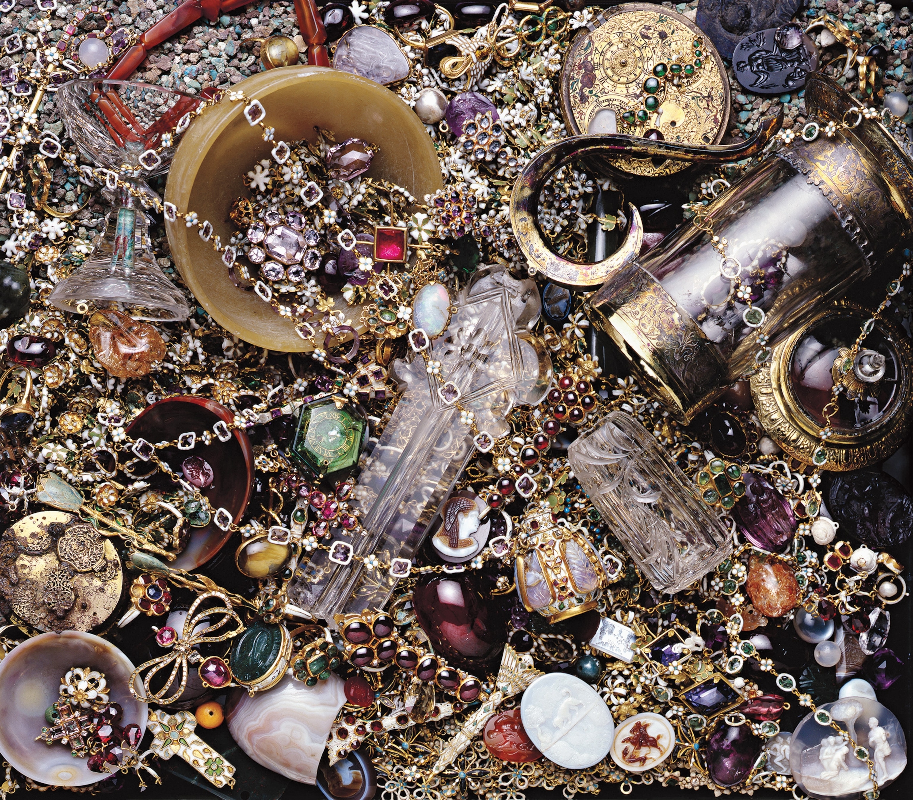 London’s richest lost jewelry collection makes up a hoard of around 500 necklaces, rings, chains, and gems. Found under Cheapside during demolition work in 1912, its original owner remains a mystery.