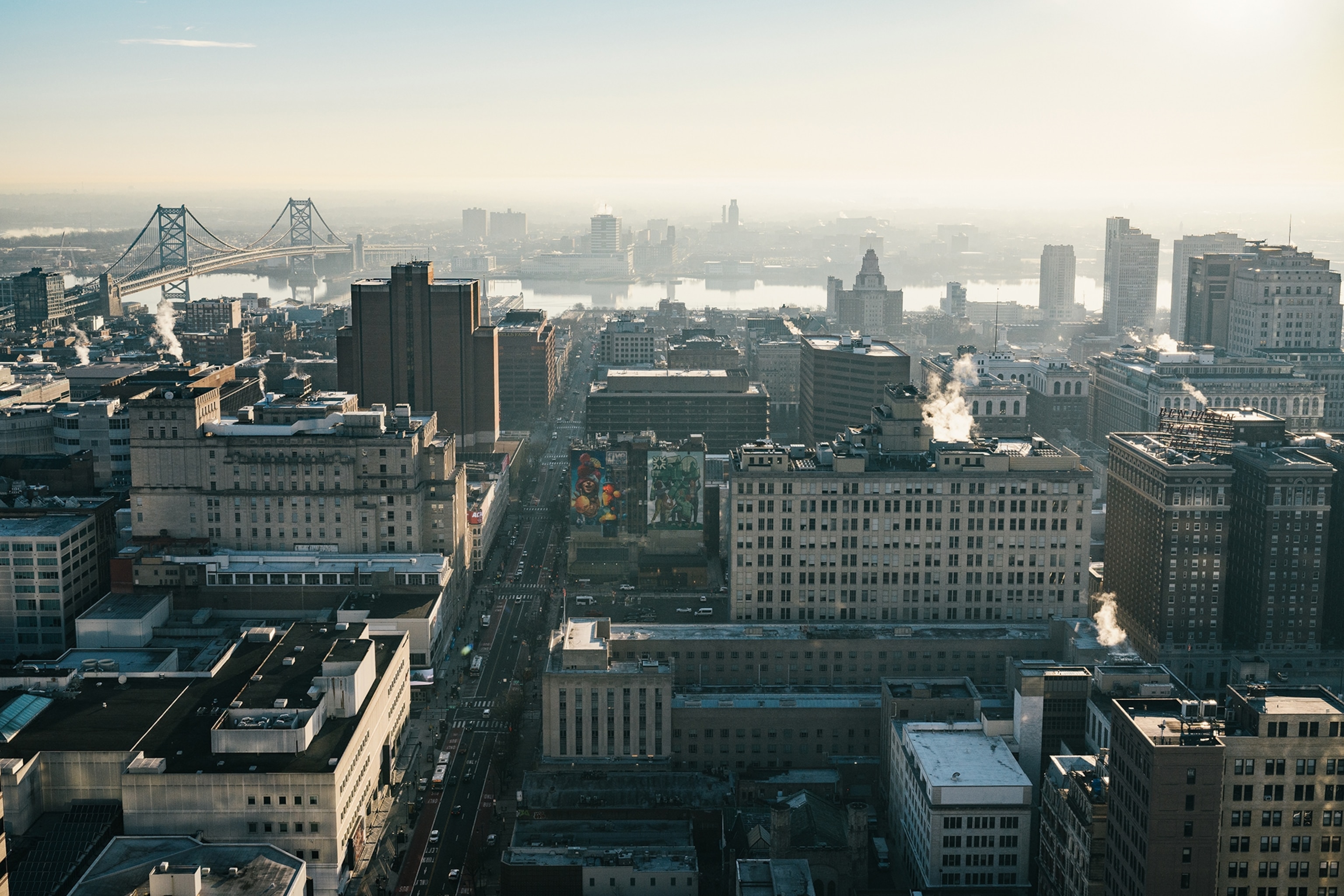 A view of the skyline of Philadelphia in the daytime.