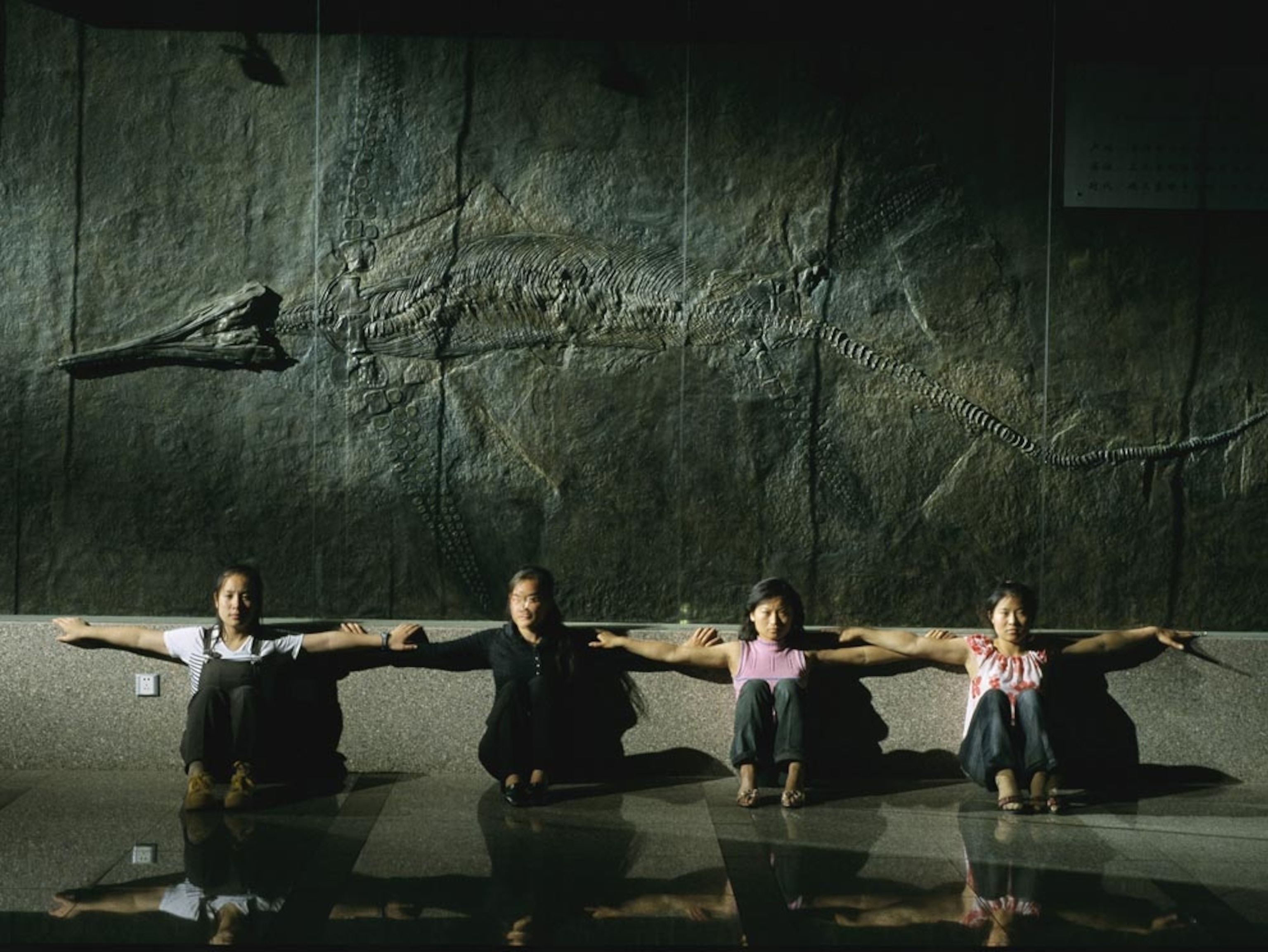 Women in front of Ichthyosaur fossil