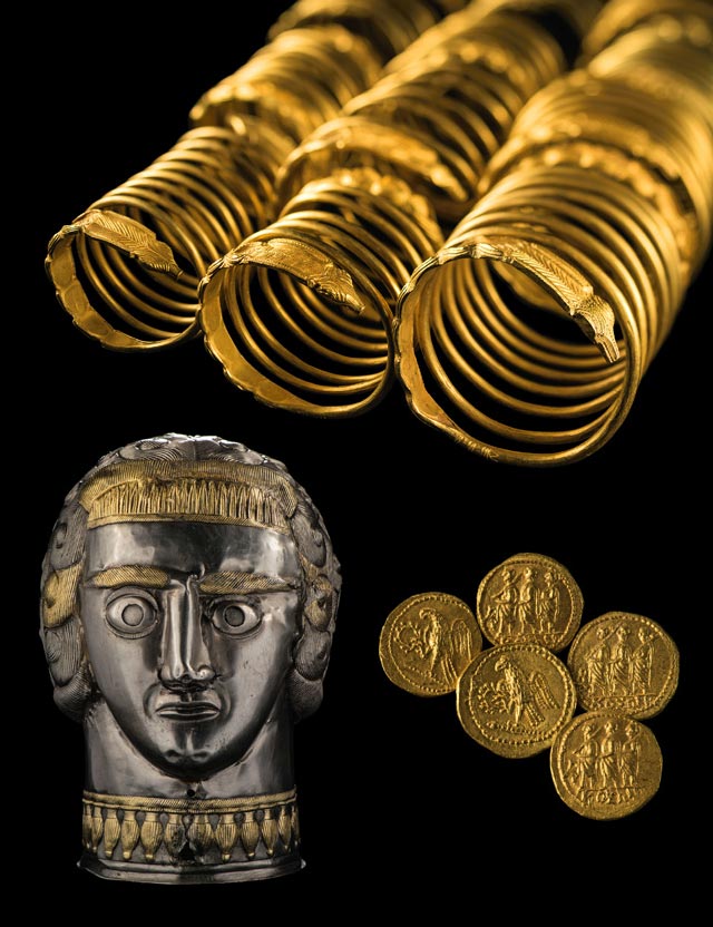 Picture of Dacian jewelry, coins, and art